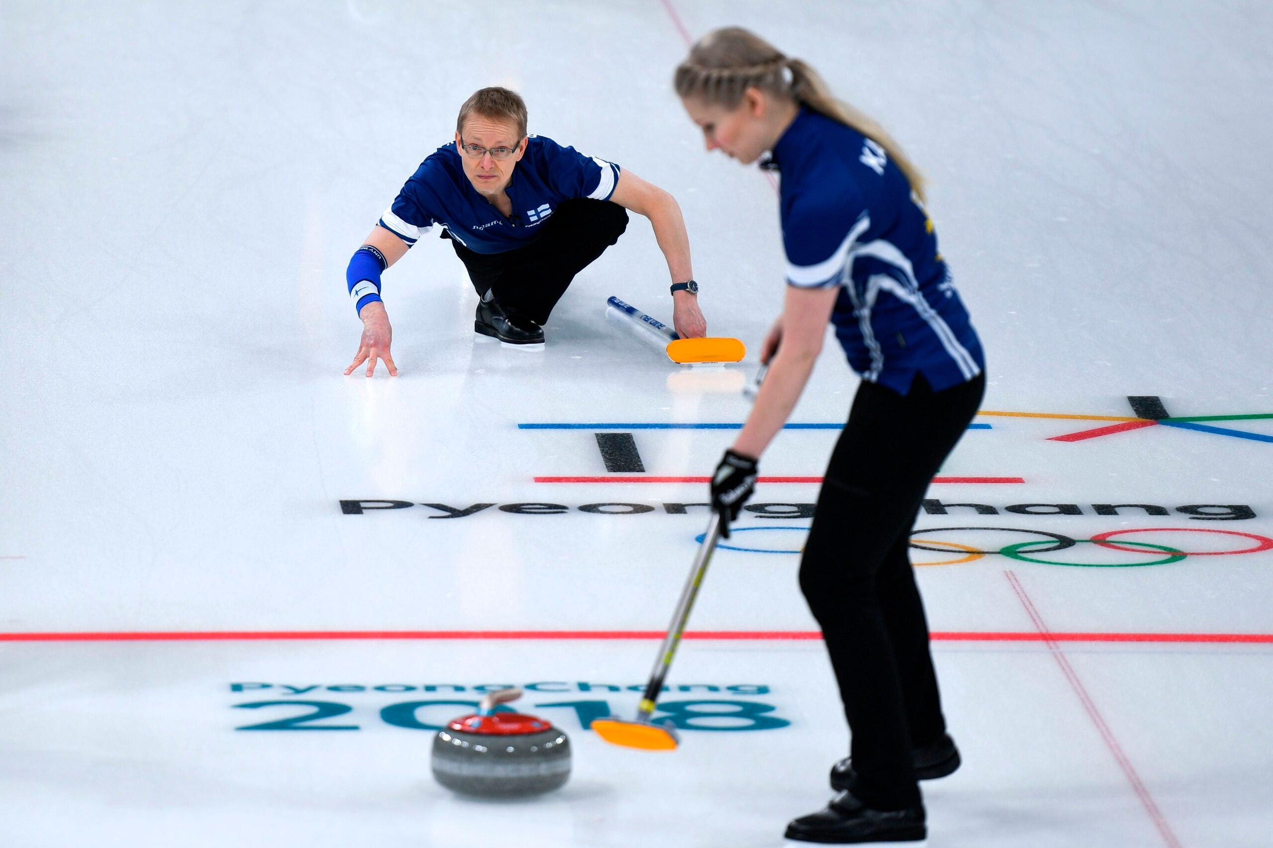 Finland's Tomi Rantamaeki watches the stone during the curling mixed doubles round robin session between Finland and the USA at the Pyeongchang 2018 Winter Olympic Games at the Gangneung Curling Centre in Gangneung on February 11, 2018. / AFP PHOTO / WANG