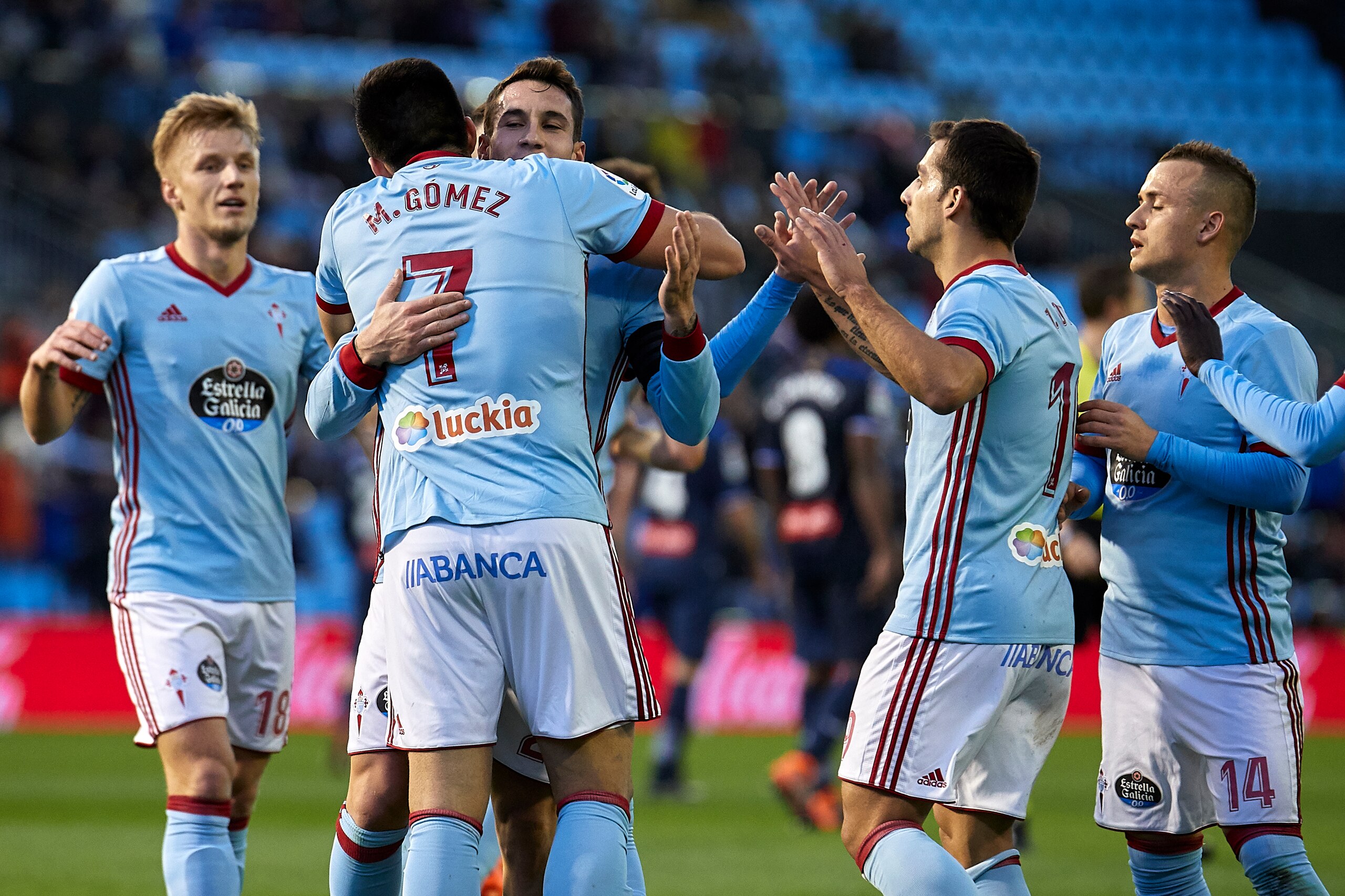 VIGO, SPAIN - FEBRUARY 11:  Maximiliano 'Maxi' Gomez of Celta de Vigo celebrates with his team-mates after scoring his team's first goal during the La Liga match between Celta de Vigo and Espanyol at Balaidos Stadium on February 11, 2018 in Vigo, Spain.  