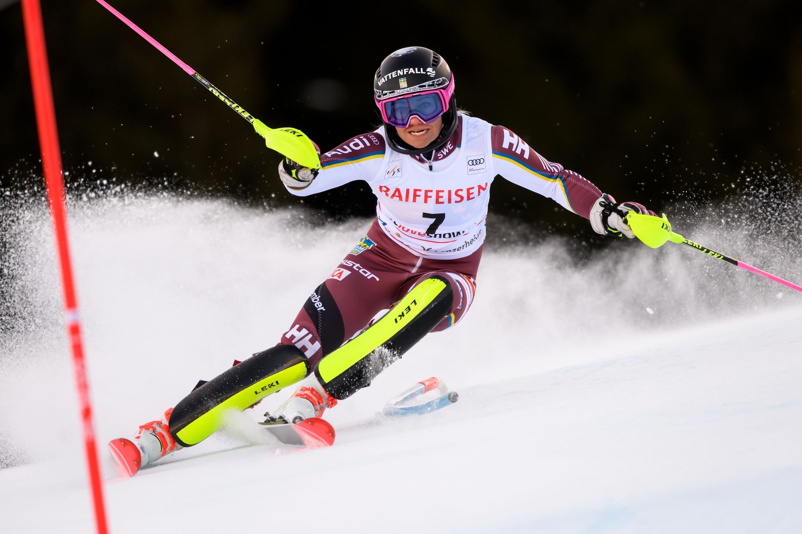 Sweden's Frida Hansdotter clears a gate during the first run of the women's slalom race at the FIS Alpine Skiing World Cup in Lenzerheide, Switzerland on January 28, 2018. / AFP PHOTO / Fabrice COFFRINI        (Photo credit should read FABRICE COFFRINI/AF