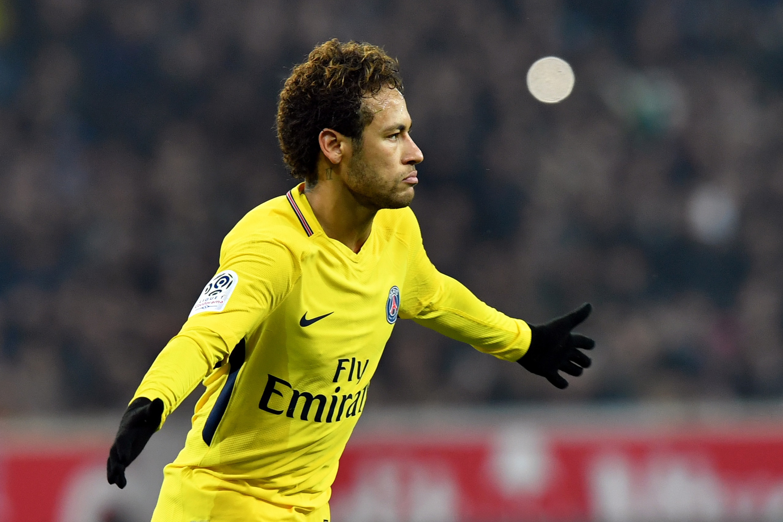 Paris Saint-Germain's Brazilian forward Neymar celebrates after scoring a goal during French L1 football match between Lille Losc and Paris Saint-Germain (PSG), at the Pierre-Mauroy stadium, in Villeneuve-d'Ascq, on February 3, 2018. / AFP PHOTO / DENIS C