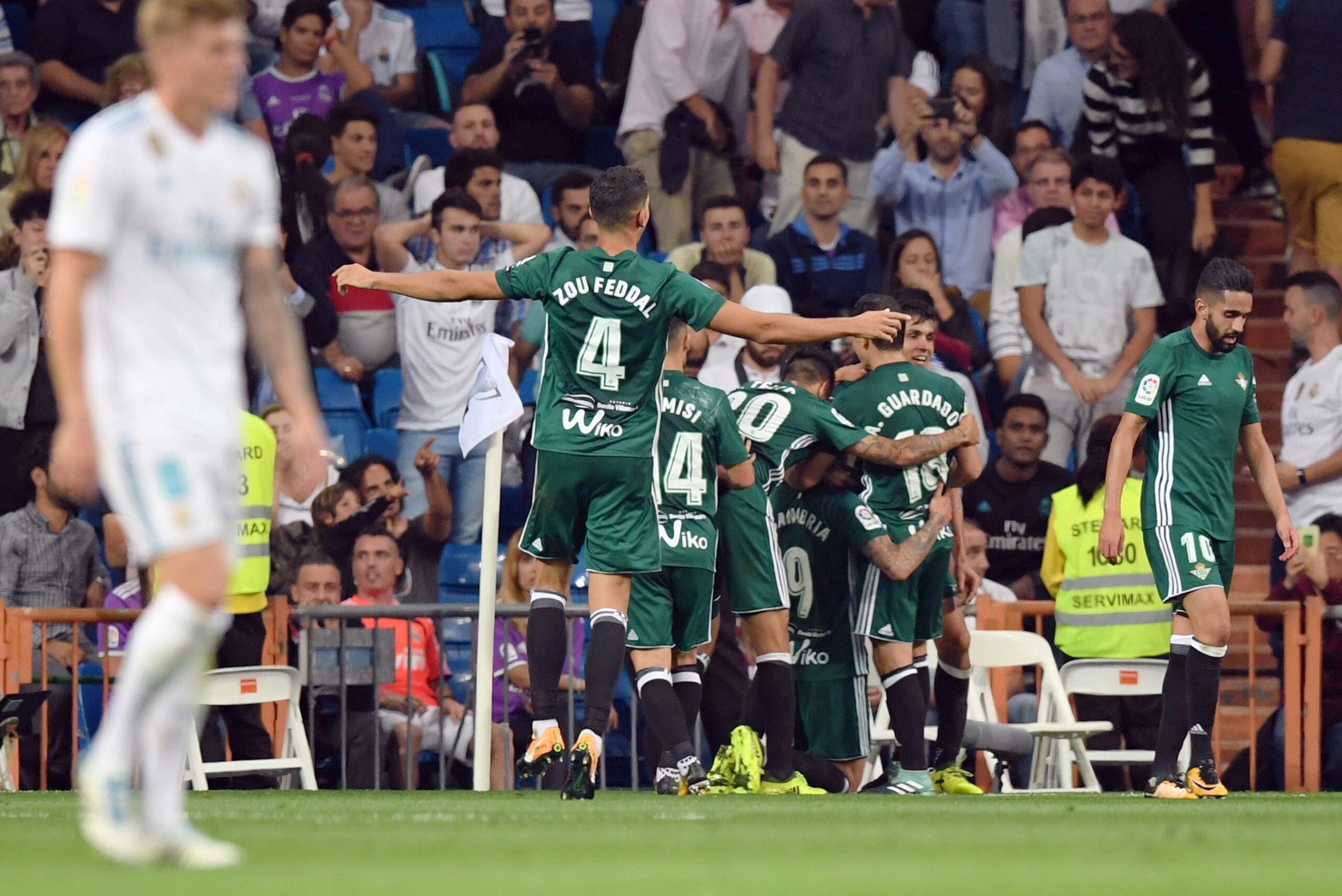 Betis players celebrate a goal during the Spanish league football match Real Madrid CF against Real Betis  at the Santiago Bernabeu stadium in Madrid on September 20, 2017. / AFP PHOTO / GABRIEL BOUYS        (Photo credit should read GABRIEL BOUYS/AFP/Get