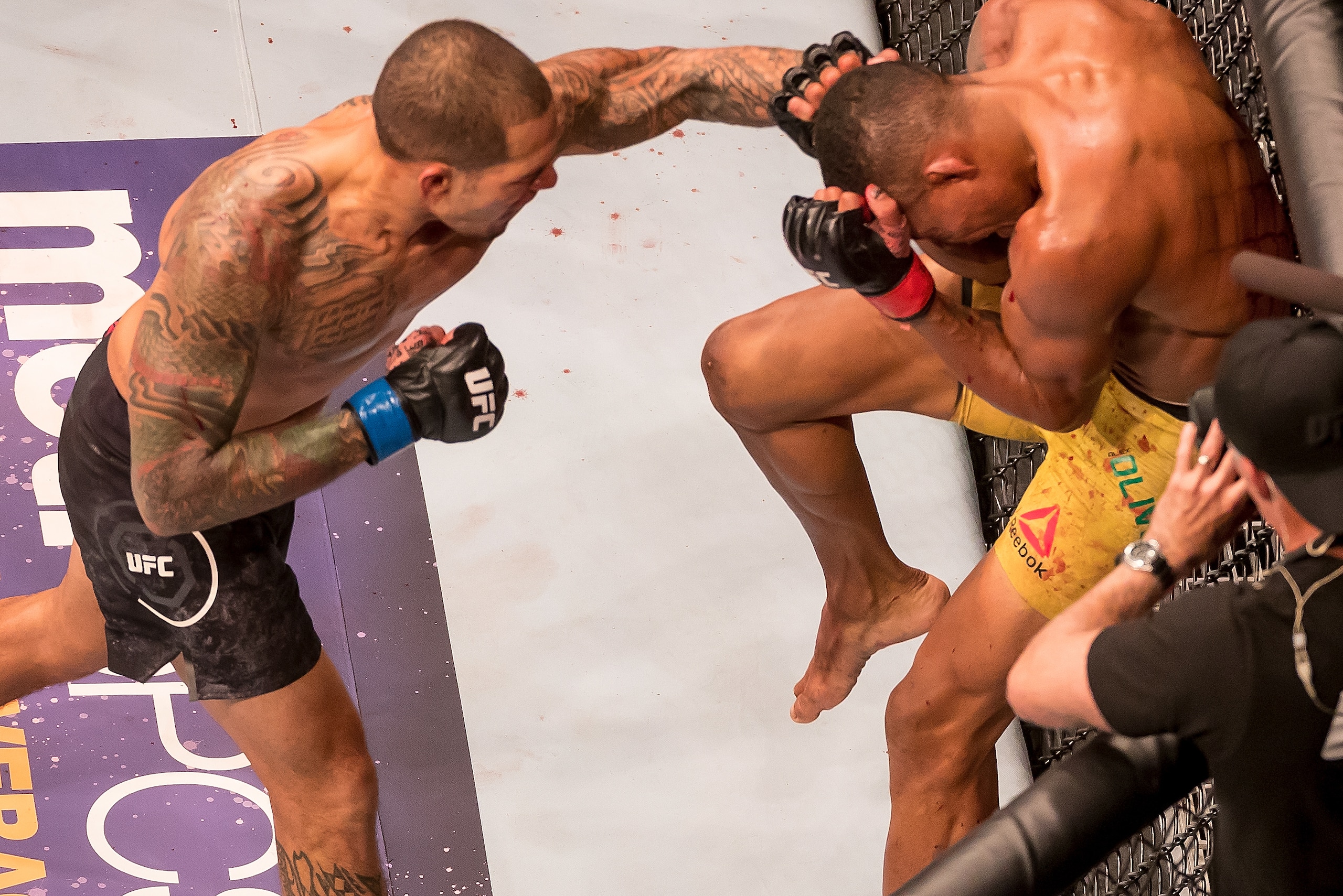 DETROIT, MI - DECEMBER 02: Alex Oliveria (Yellow shorts) fights Yancy Medeiros (Black shorts) during a UFC bout at Little Caesars Arena on December 2, 2017 in Detroit, Michigan. Medeiros defeated Oliveria by TKO in Round-3. (Photo by Dave Reginek/Getty Im