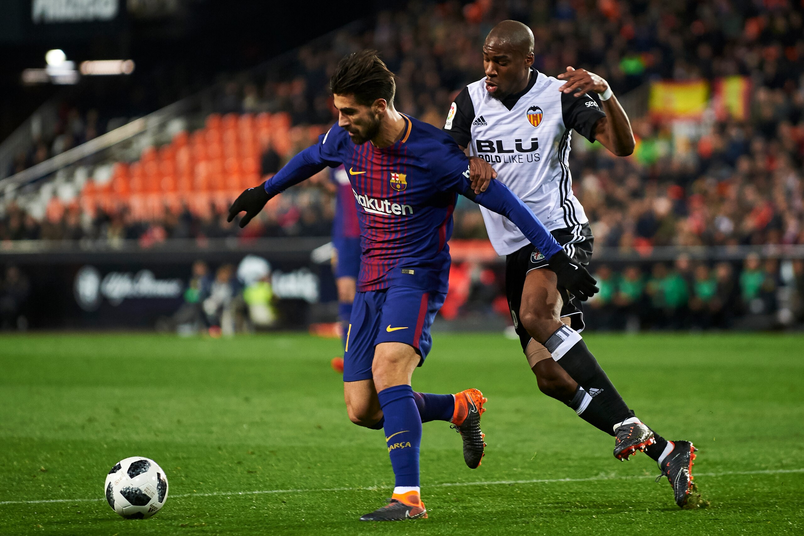VALENCIA, SPAIN - FEBRUARY 08:  Andre Gomes of FC Barcelona is challenged by Geoffrey Kondogbia of Valencia CF during the Copa de Rey semi-final second leg match between Valencia and Barcelona on February 8, 2018 in Valencia, Spain.  (Photo by Manuel Quei