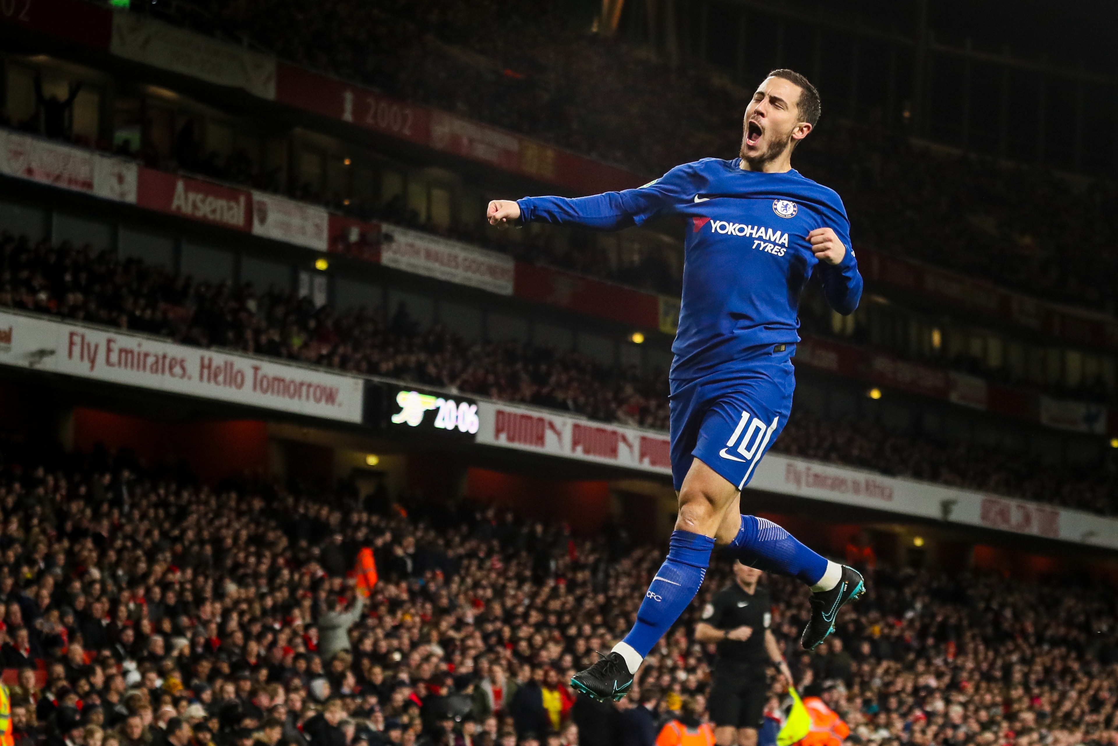 LONDON, ENGLAND - JANUARY 24: Eden Hazard of Chelsea celebrates after scoring a goal to make it 0-1 during the Carabao Cup Semi-Final Second Leg match between Arsenal and Chelsea at The Emirates Stadium on January 24, 2018 in London, England. (Photo by Ma