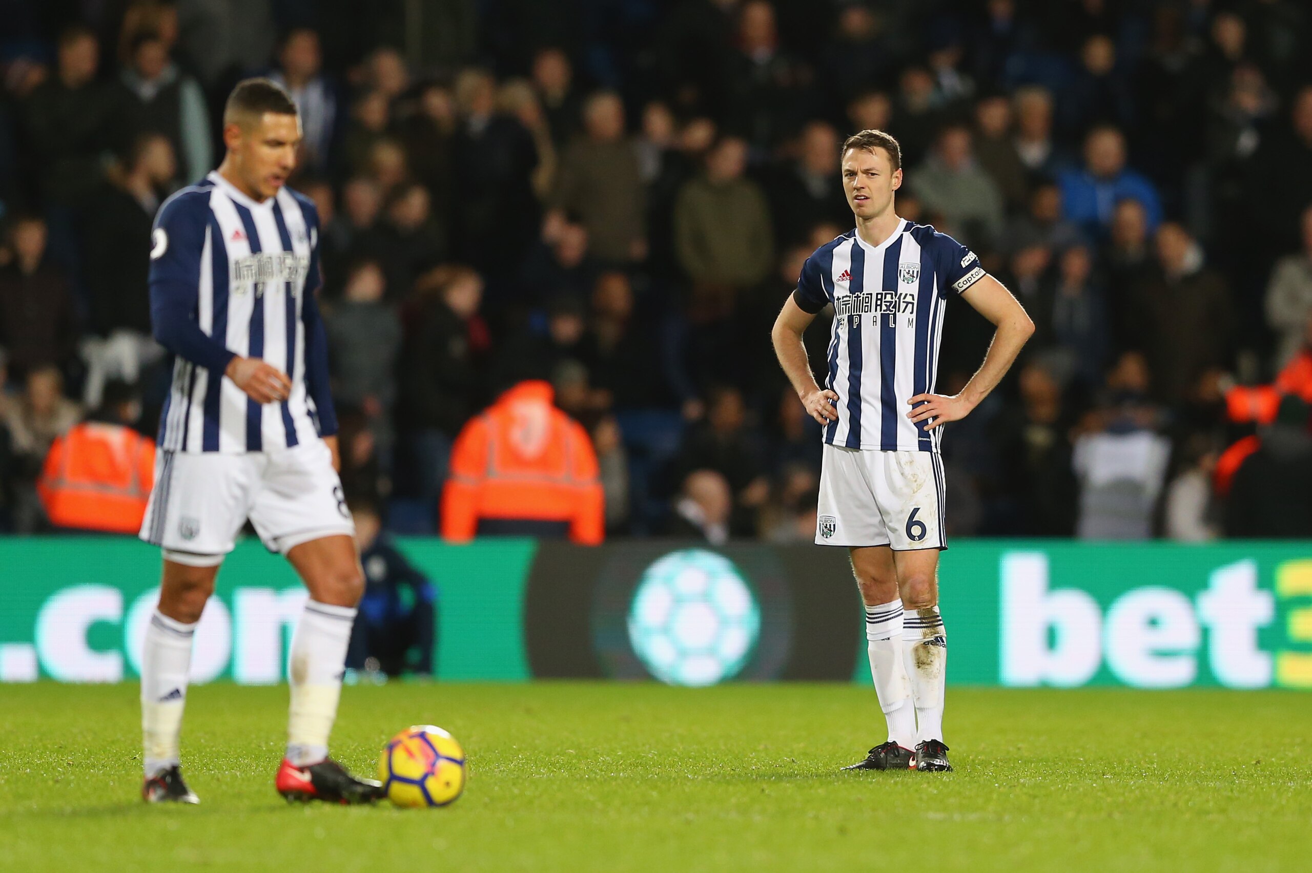 WEST BROMWICH, ENGLAND - DECEMBER 31:  Jonny Evans (R) and Jake Livermore of West Bromwich Albion look despondent during the Premier League match between West Bromwich Albion and Arsenal at The Hawthorns on December 31, 2017 in West Bromwich, England.  (P