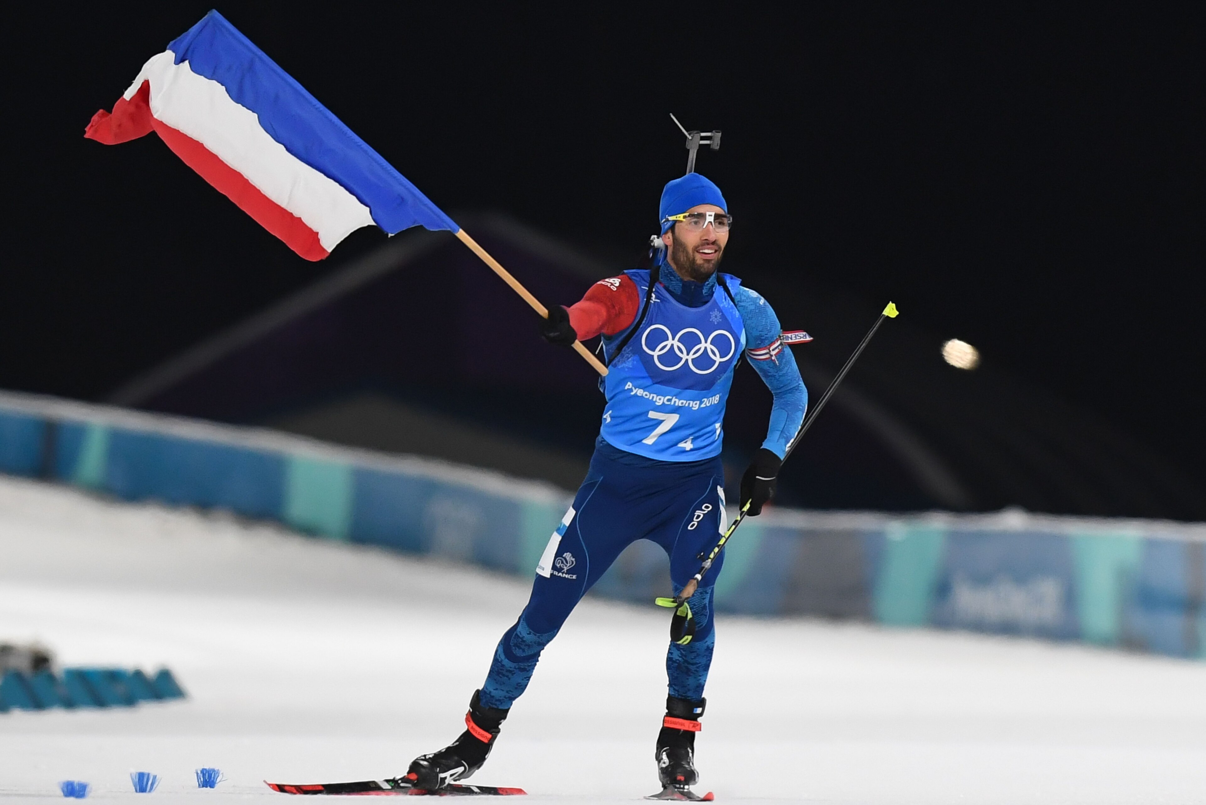 France's Martin Fourcade holds the national flag as the team wins gold in the mixed relay biathlon event during the Pyeongchang 2018 Winter Olympic Games on February 20, 2018, in Pyeongchang. / AFP PHOTO / FRANCK FIFE (Photo credit should read FRAN France's Martin Fourcade holds the national flag as the team wins gold in the mixed relay biathlon event during the Pyeongchang 2018 Winter Olympic Games on February 20, 2018, in Pyeongchang. / AFP PHOTO / FRANCK FIFE (Photo credit should read FRAN