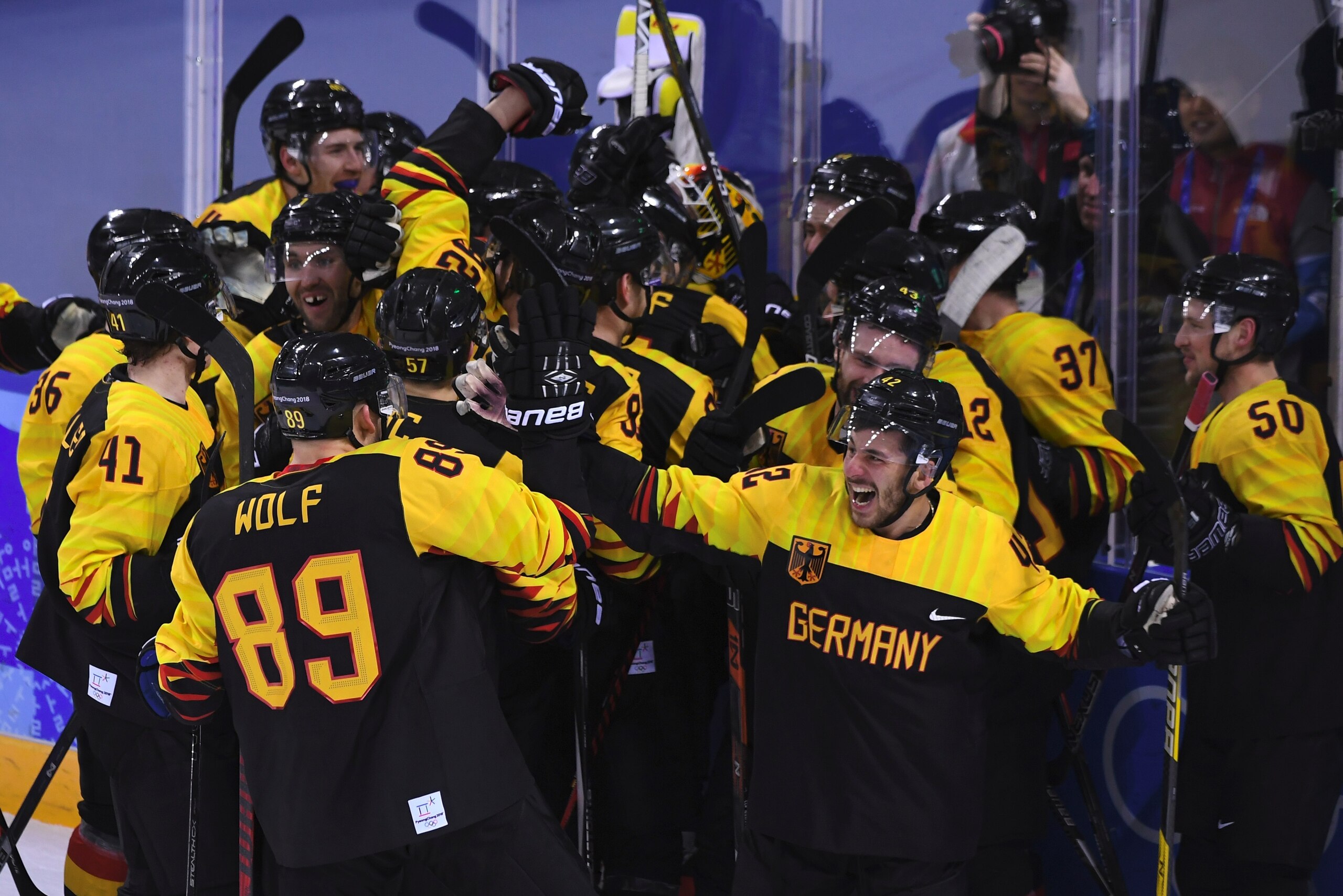 TOPSHOT - Germany players celebrate their victory after the men's quarter-final ice hockey match between Sweden and Germany during the Pyeongchang 2018 Winter Olympic Games at the Kwandong Hockey Centre in Gangneung on February 21, 2018.   / AFP PHOTO / J