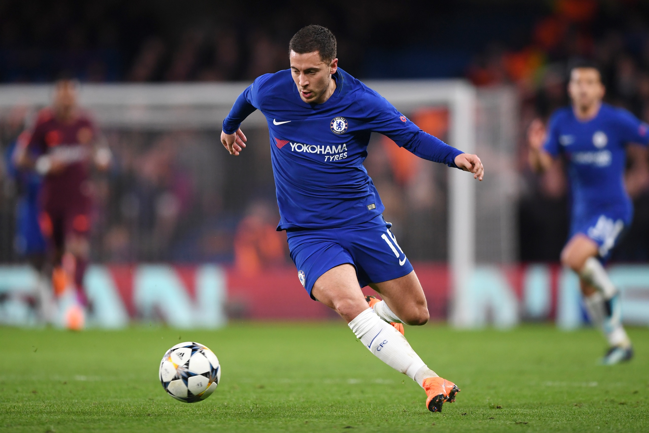 LONDON, ENGLAND - FEBRUARY 20:  Eden Hazard of Chelsea runs with the ball during the UEFA Champions League Round of 16 First Leg match between Chelsea FC and FC Barcelona at Stamford Bridge on February 20, 2018 in London, United Kingdom.  (Photo by Shaun 