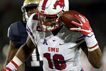 ANNAPOLIS, MD - NOVEMBER 11: Wide receiver Courtland Sutton #16 of the Southern Methodist Mustangs makes a catch against the Navy Midshipmen during the second half at Navy-Marines Memorial Stadium on November 11, 2017 in Annapolis, Maryland. (Photo by Pat