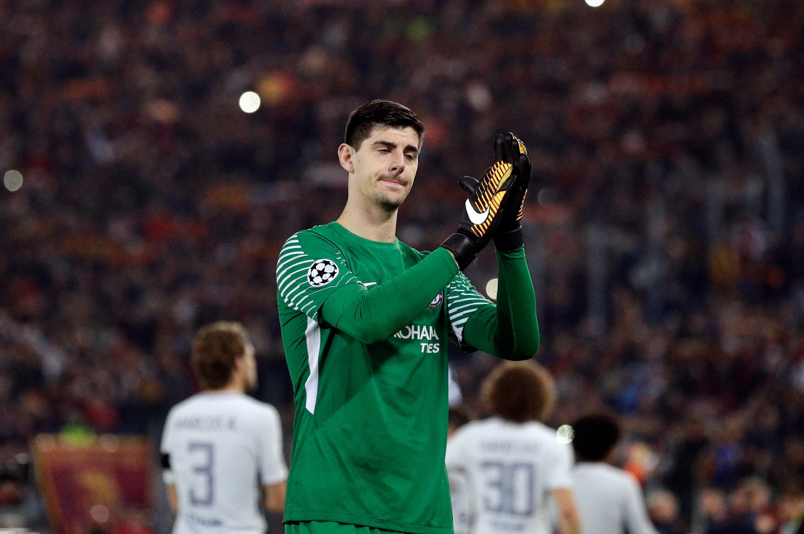 Doubts about Courtois' future are pushing Chelsea to consider Donnarumma. Doubts about Courtois' future are pushing Chelsea to consider Donnarumma.