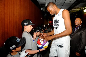 LOS ANGELES, CA - FEBRUARY 18: Kevin Durant #35 of team LeBron signs an autograph prior to the NBA All-Star Game as a part of 2018 NBA All-Star Weekend at STAPLES Center on February 18, 2018 in Los Angeles, California. NOTE TO USER: User expressly acknowl