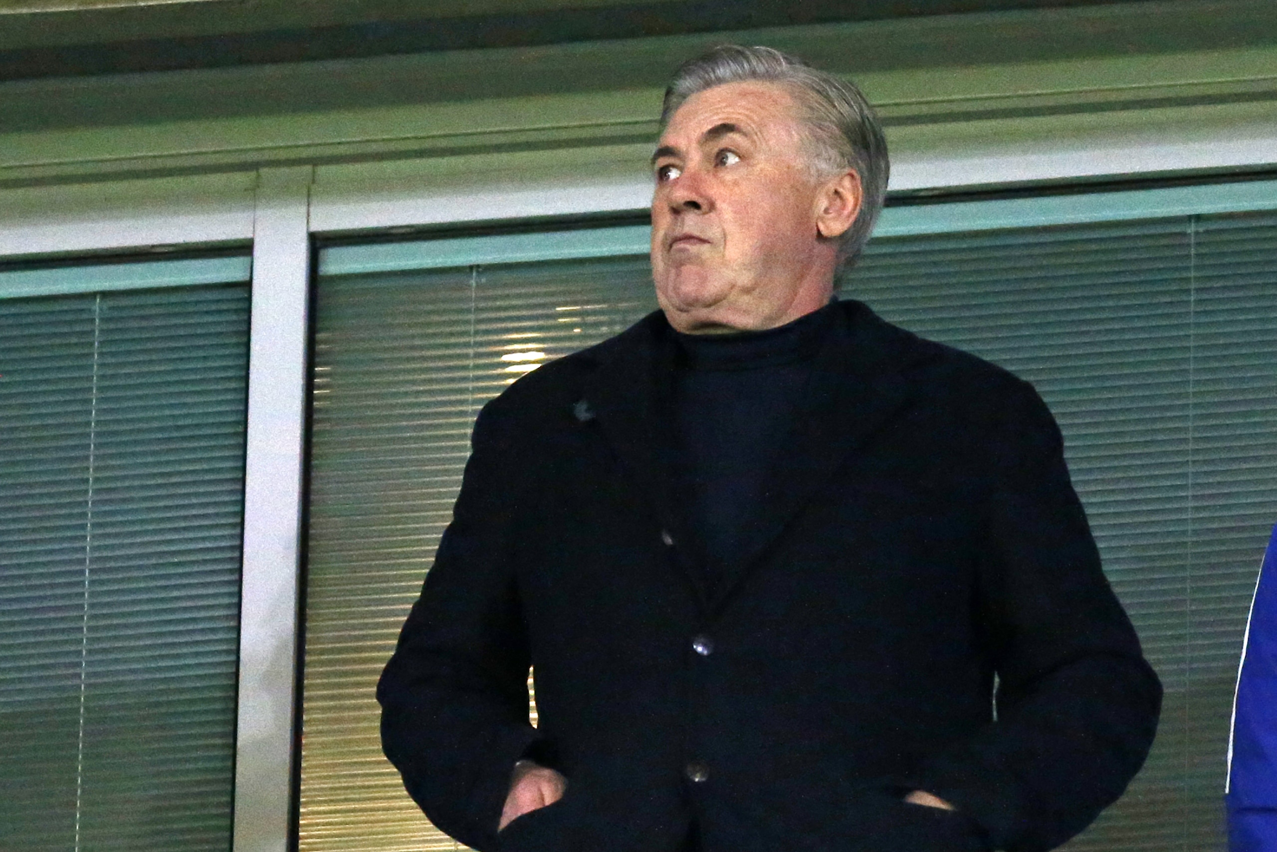 Former Chelsea manager Carlo Ancelotti takes his seat for the first leg of the UEFA Champions League round of 16 football match between Chelsea and Barcelona at Stamford Bridge stadium in London on February 20, 2018. / AFP PHOTO / IKIMAGES / Ian KINGTON Former Chelsea manager Carlo Ancelotti takes his seat for the first leg of the UEFA Champions League round of 16 football match between Chelsea and Barcelona at Stamford Bridge stadium in London on February 20, 2018. / AFP PHOTO / IKIMAGES / Ian KINGTON