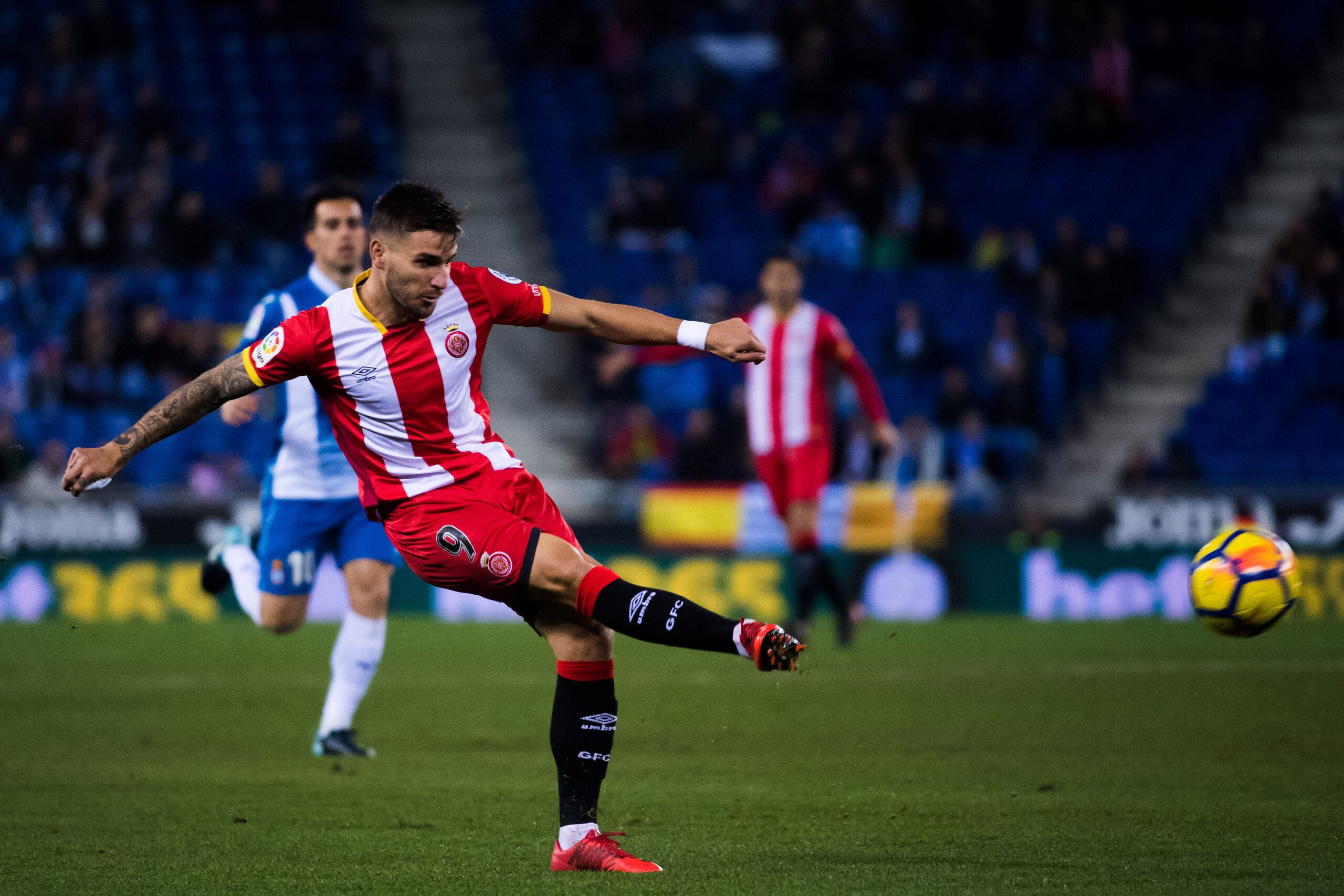 BARCELONA, SPAIN - DECEMBER 11: Cristian 'Portu' of Girona FC plays the ball during the La Liga match between RCD Espanyol and Girona FC at RCDE Stadium on December 11, 2017 in Barcelona, Spain. (Photo by Alex Caparros/Getty Images) BARCELONA, SPAIN - DECEMBER 11: Cristian 'Portu' of Girona FC plays the ball during the La Liga match between RCD Espanyol and Girona FC at RCDE Stadium on December 11, 2017 in Barcelona, Spain. (Photo by Alex Caparros/Getty Images)
