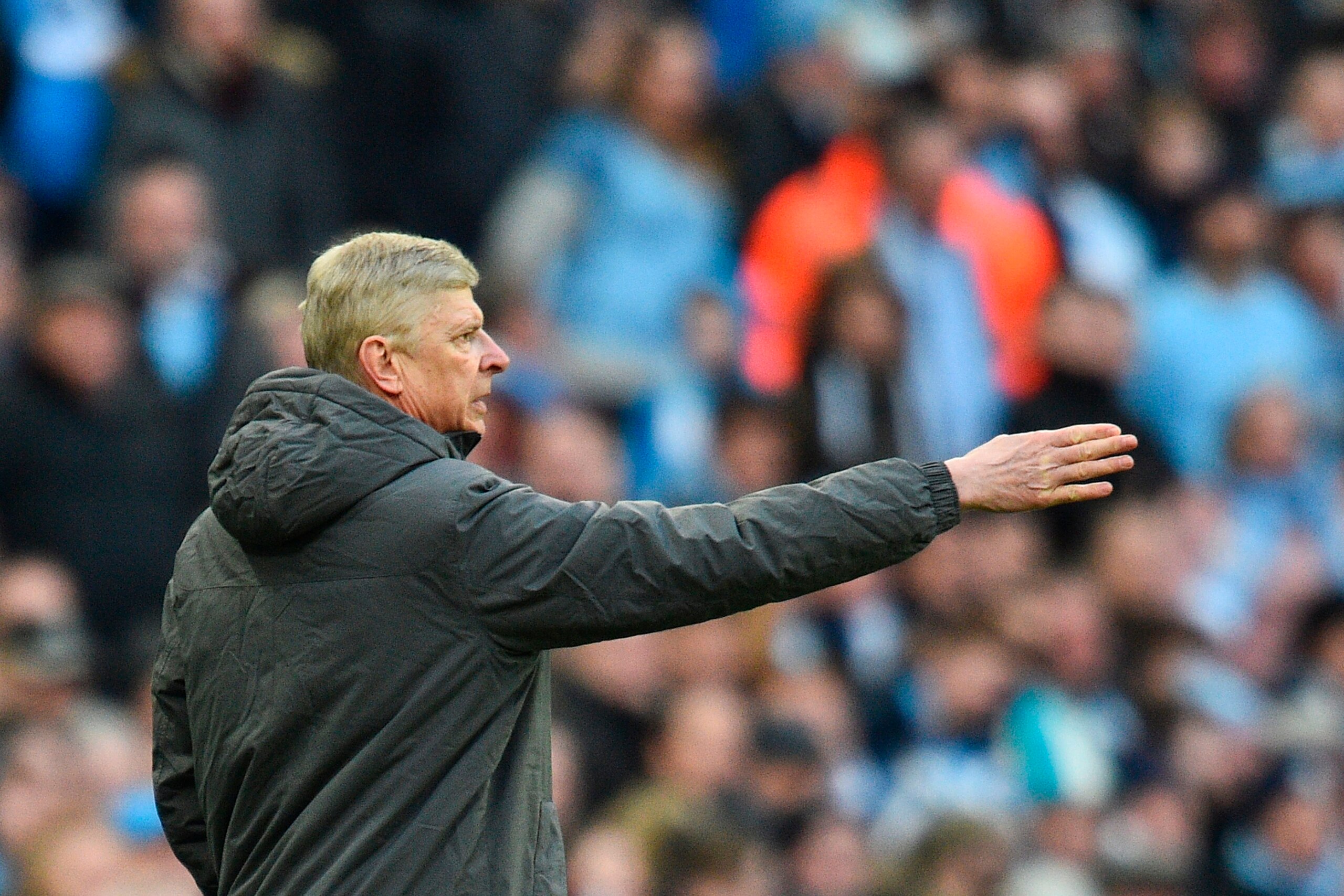 Arsenal's French manager Arsene Wenger gestures on the touchline during the English League Cup final football match between Manchester City and Arsenal at Wembley stadium in north London on February 25, 2018. / AFP PHOTO / Glyn KIRK / RESTRICTED TO EDITOR