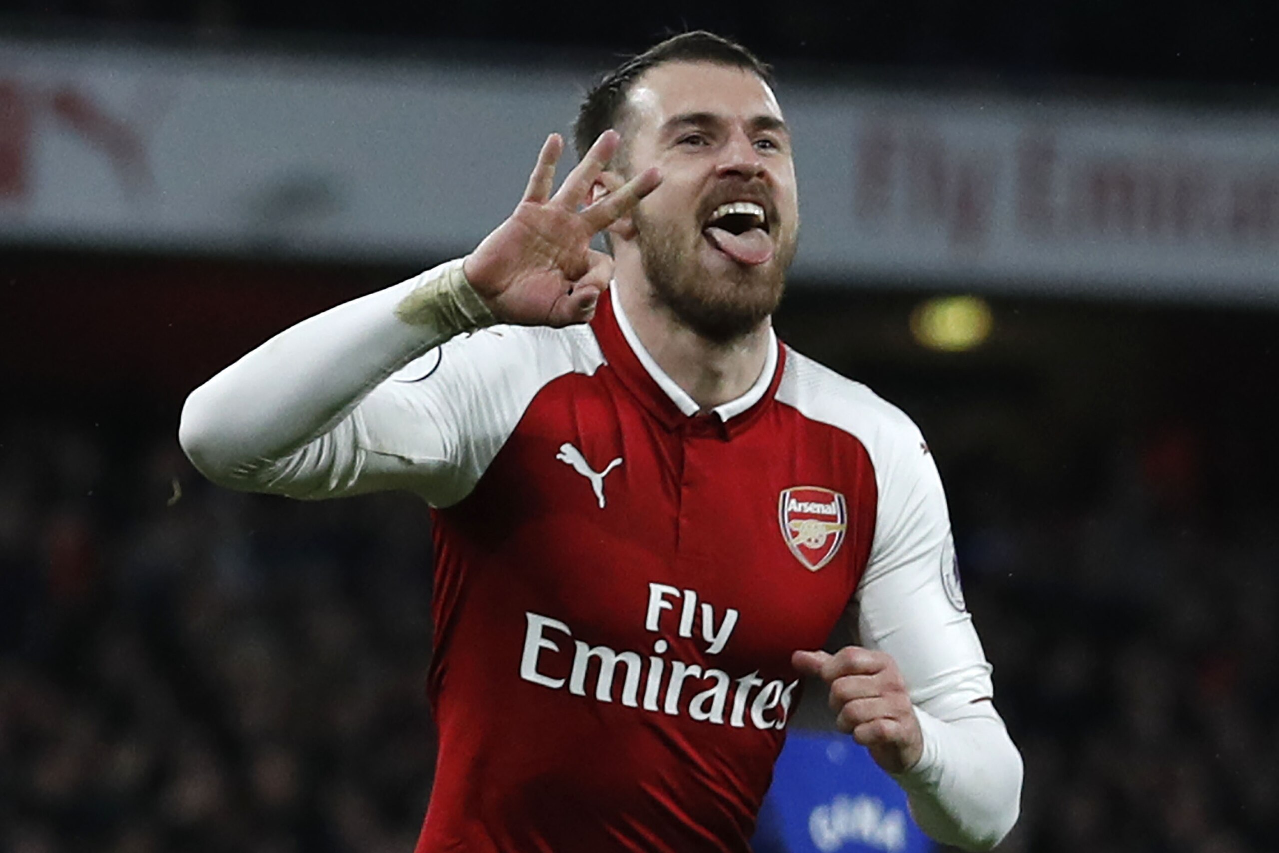 Arsenal's Welsh midfielder Aaron Ramsey (R) celebrates scoring the team's fifth goal during the English Premier League football match between Arsenal and Everton at the Emirates Stadium in London on February 3, 2018.  / AFP PHOTO / Adrian DENNIS / RESTRIC