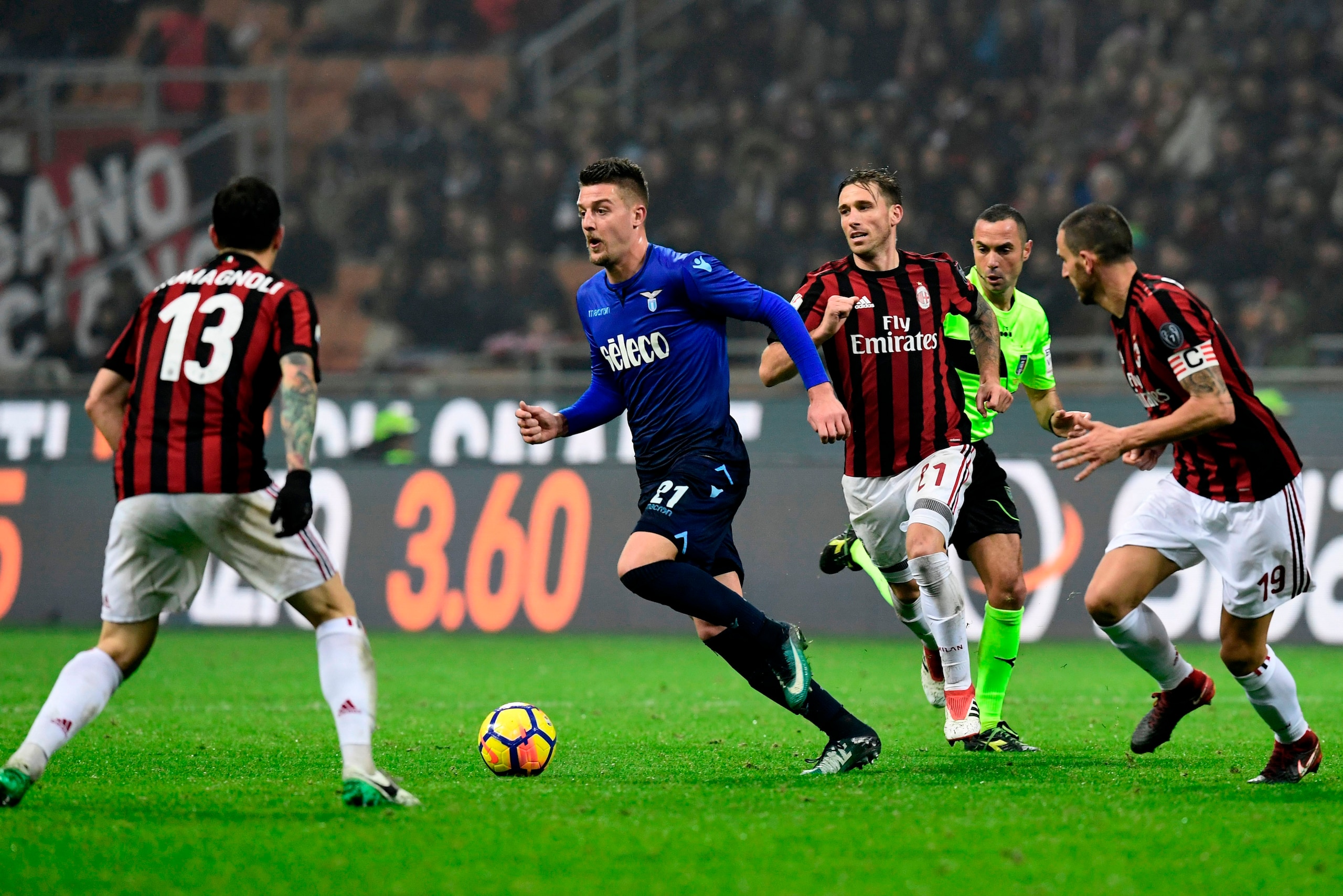 Lazio's Serbian midfielder Sergej Milinkovic-Savic (C) vies with AC Milan players  during the Italian Serie A football match between AC Milan and Lazio at the San Siro stadium in Milan on January 31, 2018. / AFP PHOTO / MIGUEL MEDINA        (Photo credit 