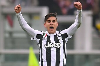 Juventus' Argentinian forward Paulo Dybala celebrates at the end of the Italian Serie A football match Torino Vs Juventus on February 18, 2018 at the Stadio Grande Torino stadium in Turin. / AFP PHOTO / MARCO BERTORELLO        (Photo credit should read MA