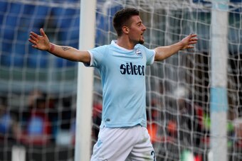 ROME, ITALY - JANUARY 21:  Sergej Milinkovic of SS Lazio celebrates after scoring the team's third goal during the Serie A match between SS Lazio and AC Chievo Verona at Stadio Olimpico on January 21, 2018 in Rome, Italy.  (Photo by Paolo Bruno/Getty Imag