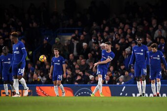 LONDON, ENGLAND - JANUARY 31:  Chelsea players look dejected during the Premier League match between Chelsea and AFC Bournemouth at Stamford Bridge on January 31, 2018 in London, England.  (Photo by Mike Hewitt/Getty Images)