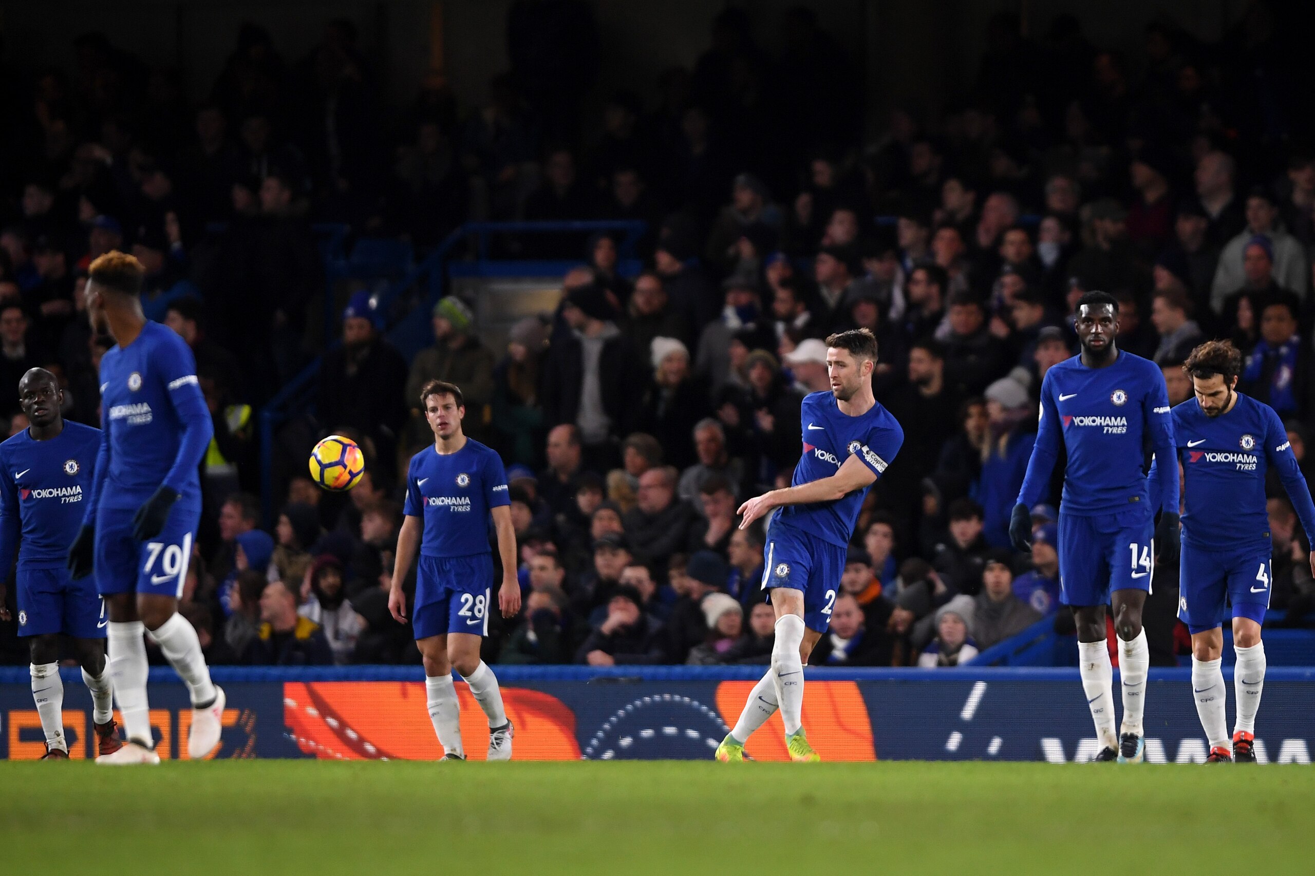LONDON, ENGLAND - JANUARY 31:  Chelsea players look dejected during the Premier League match between Chelsea and AFC Bournemouth at Stamford Bridge on January 31, 2018 in London, England.  (Photo by Mike Hewitt/Getty Images)