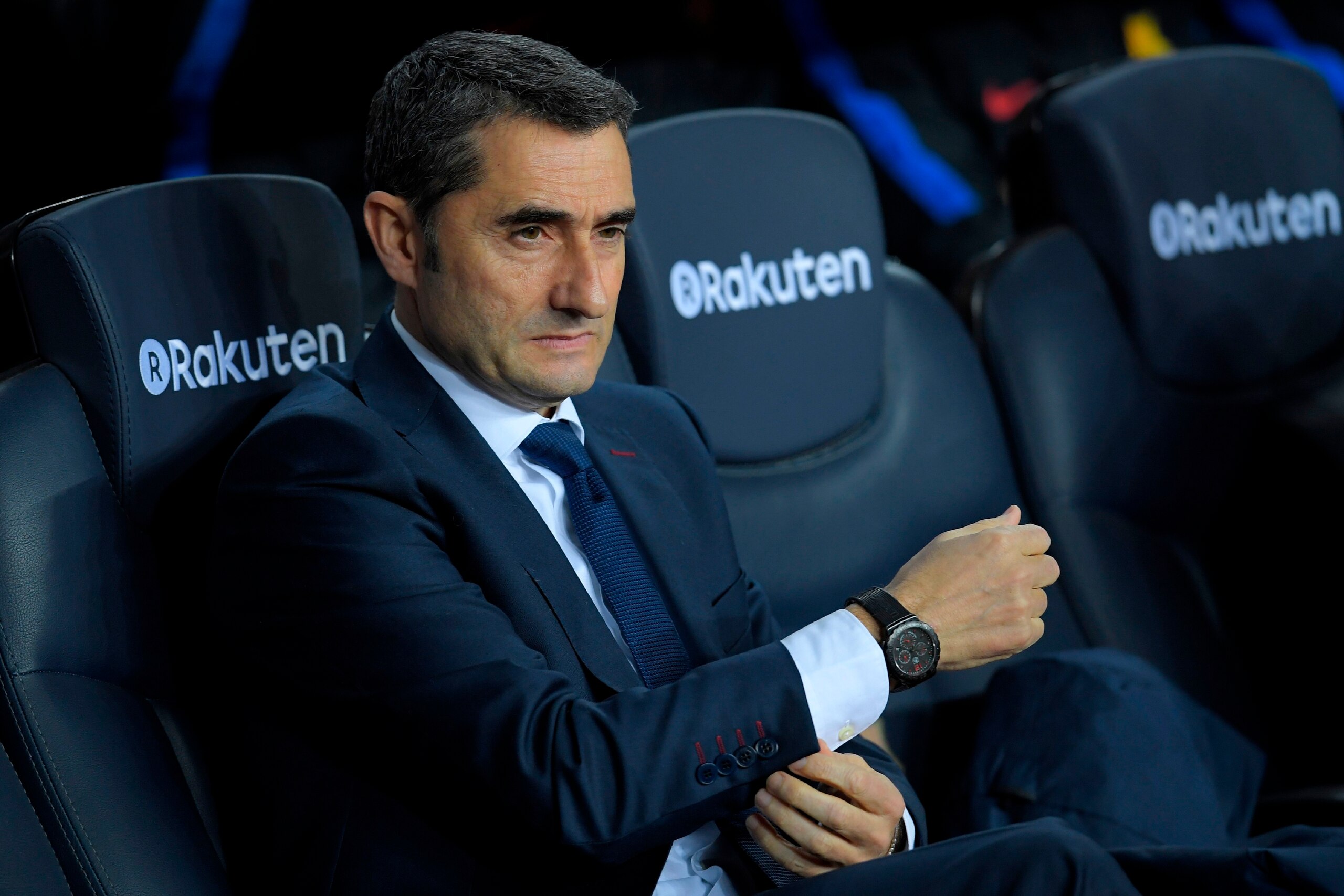 Barcelona's Spanish coach Ernesto Valverde looks on before the Spanish league football match between FC Barcelona and Girona FC at the Camp Nou stadium in Barcelona on February 24, 2018. / AFP PHOTO / LLUIS GENE        (Photo credit should read LLUIS GENE
