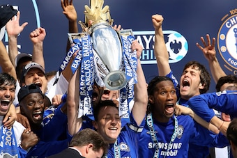 Chelsea's Captain John Terry (C) lifts the Premiership trophy alongside Didier Drogba (2nd R) and Joe Cole (R) after defeating Manchester United to win the Premiership title at Stamford Bridge in London 29 April 2006. Chelsea won the game 3.0. AFP PHOTO A