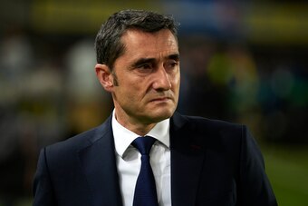 LAS PALMAS, SPAIN - MARCH 01:  Ernesto Valverde coach of Barcelona looks on prior to the La Liga match between Las Palmas and FC Barcelona at Estadio Gran Canaria on March 1, 2018 in Las Palmas, Spain.  (Photo by Quality Sport Images/Getty Images)