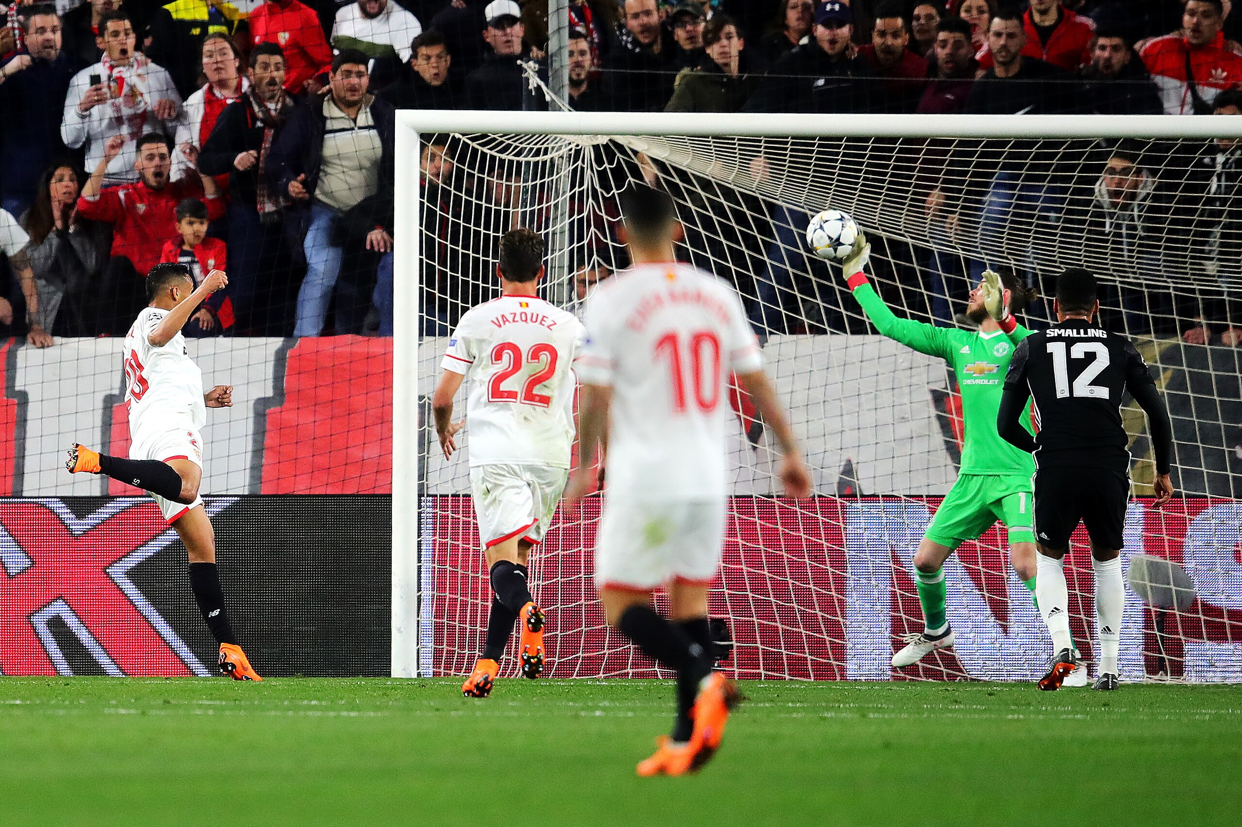 SEVILLE, SPAIN - FEBRUARY 21: David De Gea of Manchester United saves the header of Luis Muriel of Sevilla FC during the UEFA Champions League Round of 16 First Leg match between Sevilla FC and Manchester United at Estadio Ramon Sanchez Pizjuan on Februar
