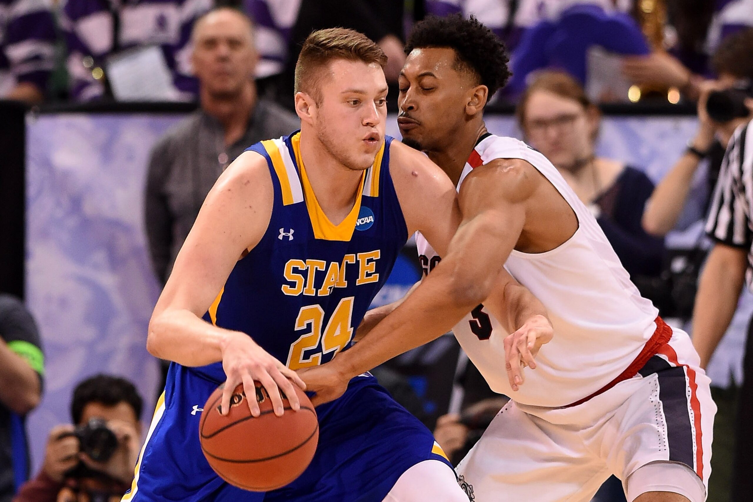 SALT LAKE CITY, UT - MARCH 16:  Mike Daum #24 of the South Dakota State Jackrabbits handles the ball against Johnathan Williams #3 of the Gonzaga Bulldogs in the second half during the first round of the 2017 NCAA Men's Basketball Tournament at Vivint Sma