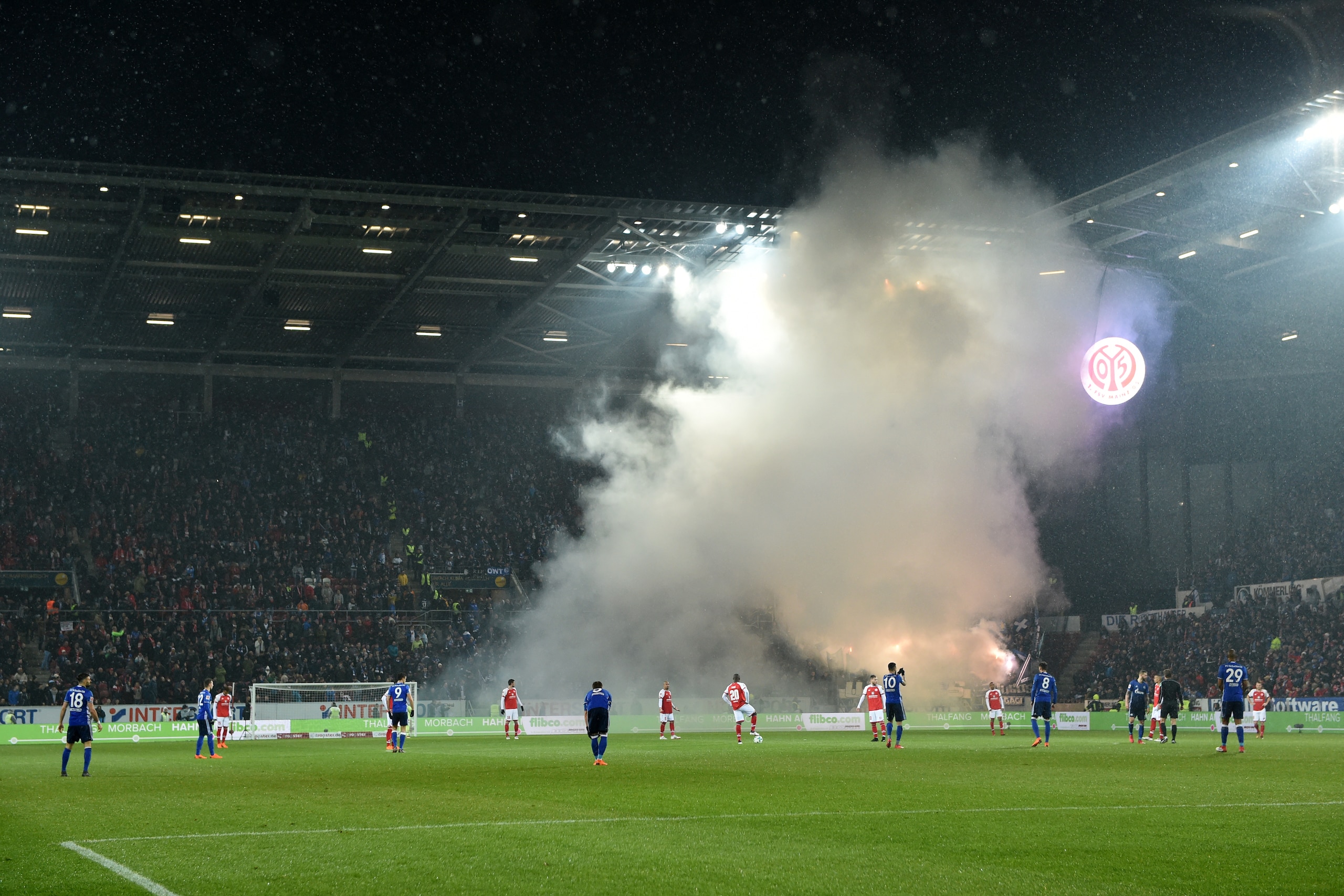 MAINZ, GERMANY - MARCH 09: A general view during the Bundesliga match between 1. FSV Mainz 05 and FC Schalke 04 at Opel Arena on March 9, 2018 in Mainz, Germany. (Photo by Etsuo Hara/Getty Images)