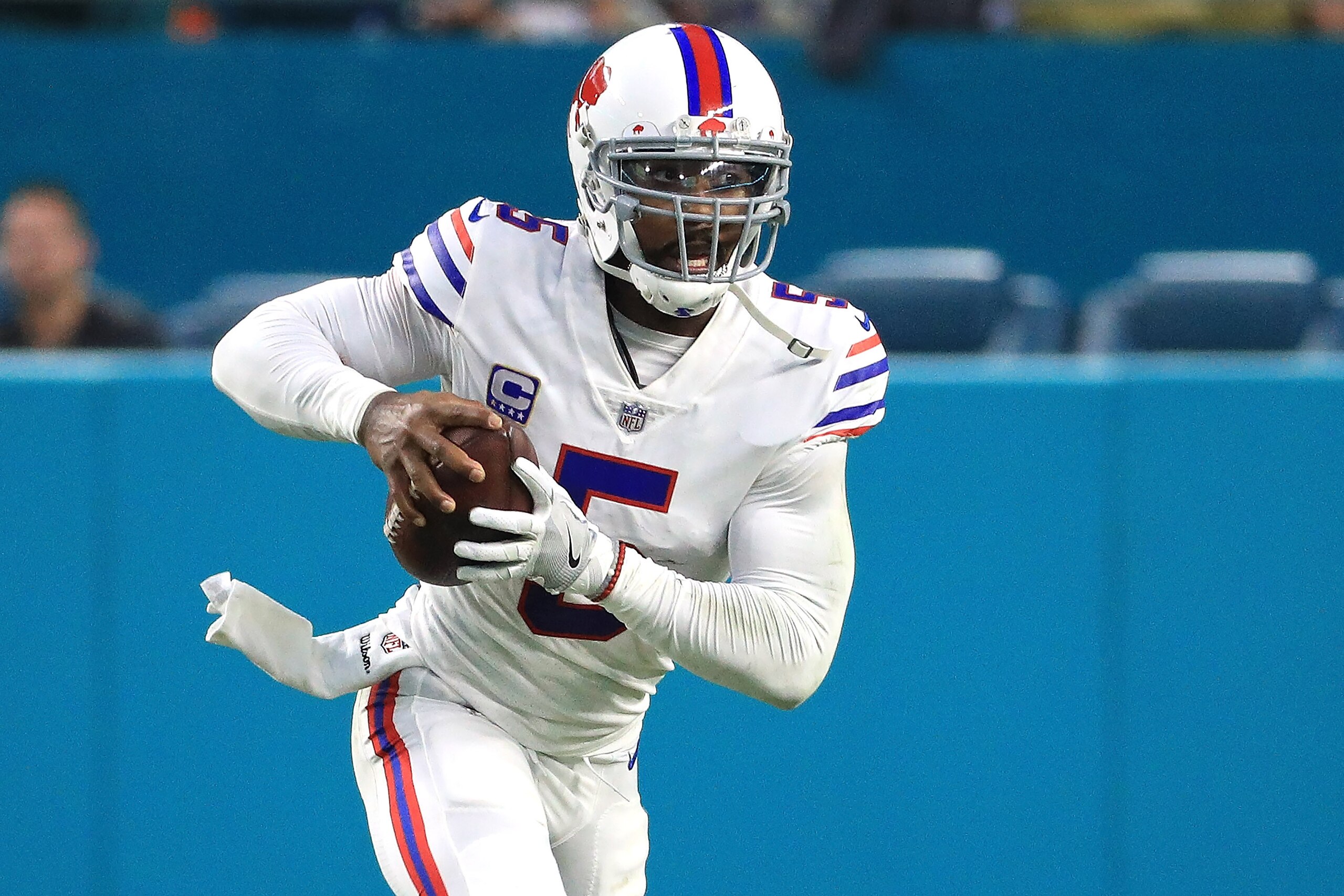 MIAMI GARDENS, FL - DECEMBER 31:  Tyrod Taylor #5 of the Buffalo Bills rushes during the second quarter against the Miami Dolphins at Hard Rock Stadium on December 31, 2017 in Miami Gardens, Florida.  (Photo by Mike Ehrmann/Getty Images)