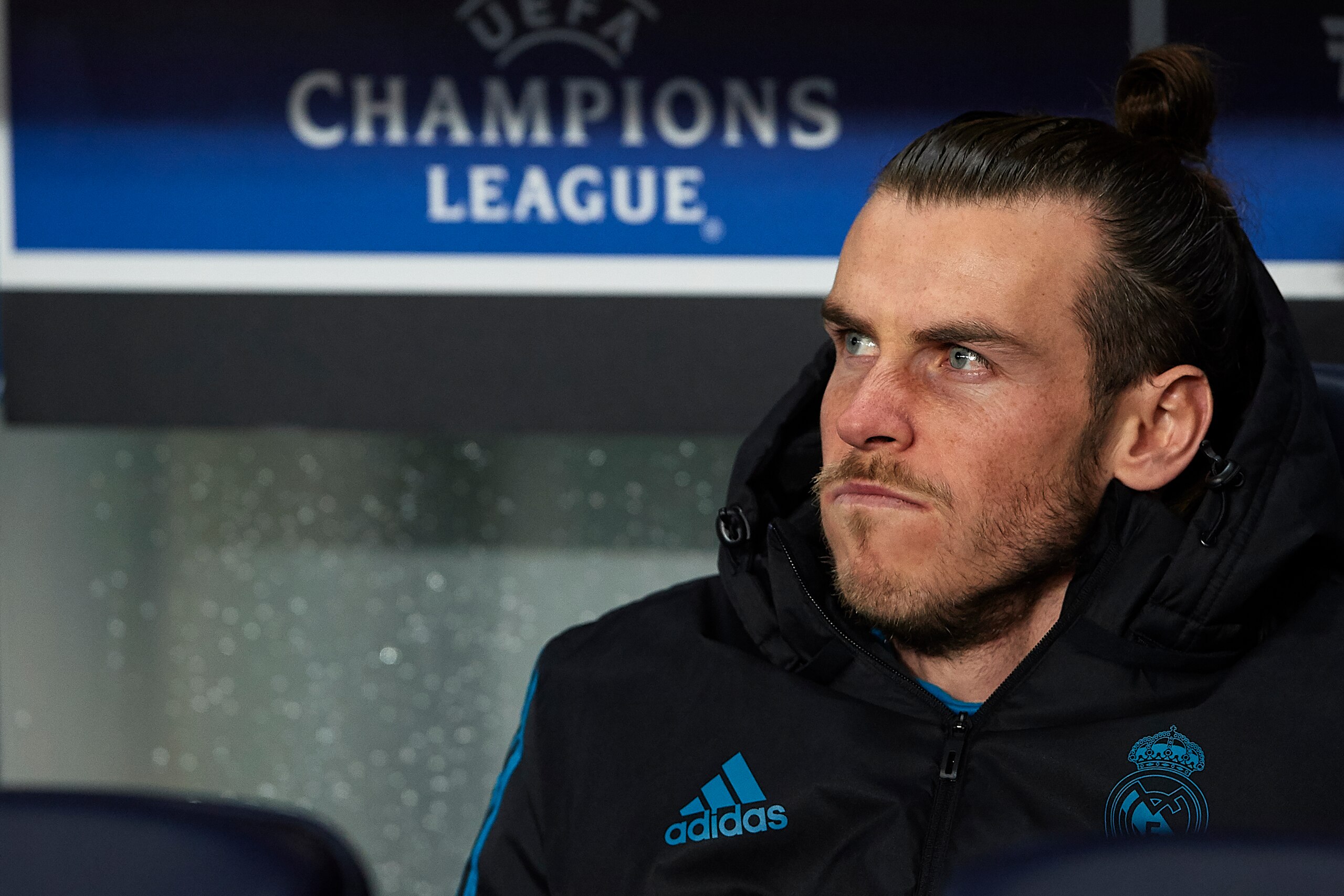 PARIS, FRANCE - MARCH 06: Gareth Bale of Real Madrid looks on prior to the UEFA Champions League Round of 16 Second Leg match between Paris Saint-Germain and Real Madrid at Parc des Princes on March 6, 2018 in Paris, France. (Photo by Manuel Queimadelos PARIS, FRANCE - MARCH 06: Gareth Bale of Real Madrid looks on prior to the UEFA Champions League Round of 16 Second Leg match between Paris Saint-Germain and Real Madrid at Parc des Princes on March 6, 2018 in Paris, France. (Photo by Manuel Queimadelos