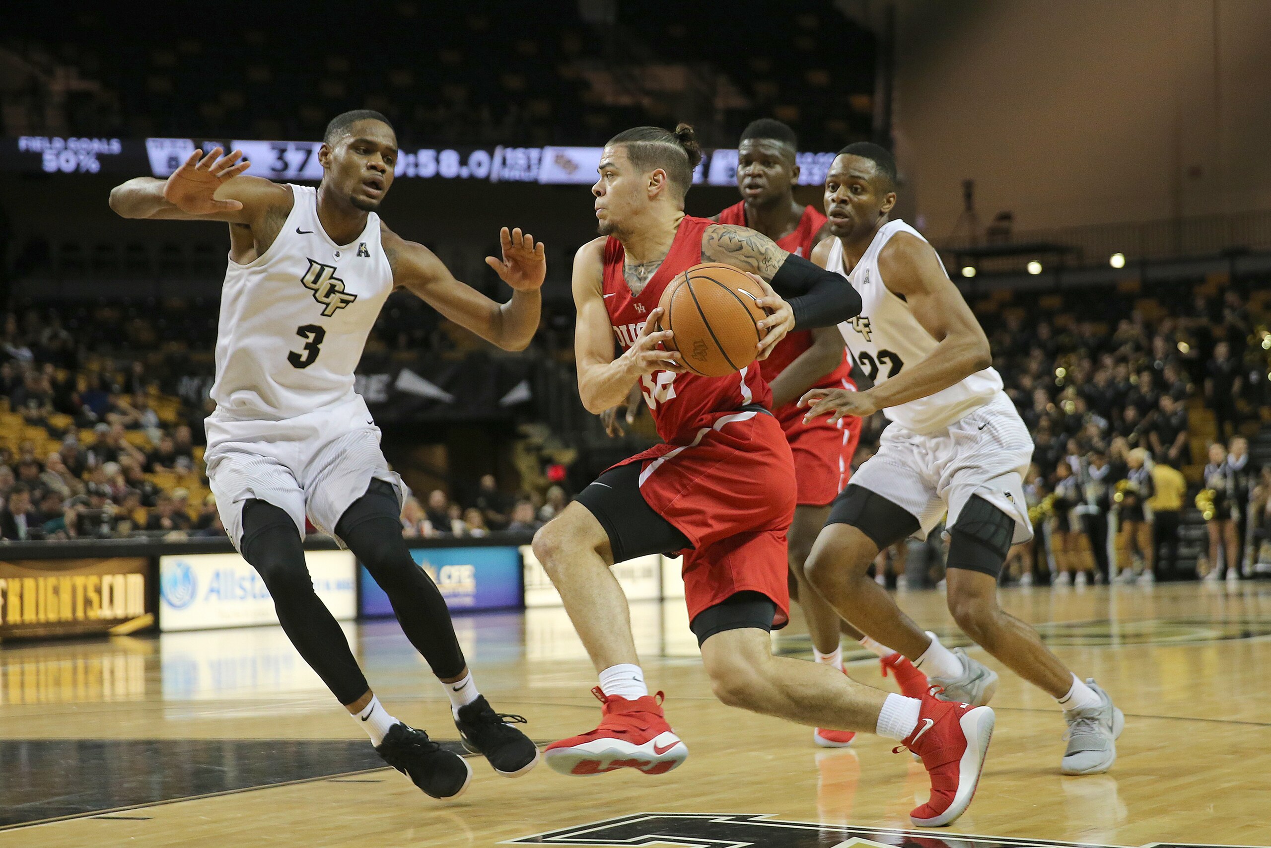 ORLANDO, FL - FEBRUARY 03:  Rob Gray #32 of the Houston Cougars drives to the net against A.J. Davis #3 of the UCF Knights during a NCAA basketball game at the CFE Arena on February 3, 2018 in Orlando, Florida. (Photo by Alex Menendez/Getty Images)