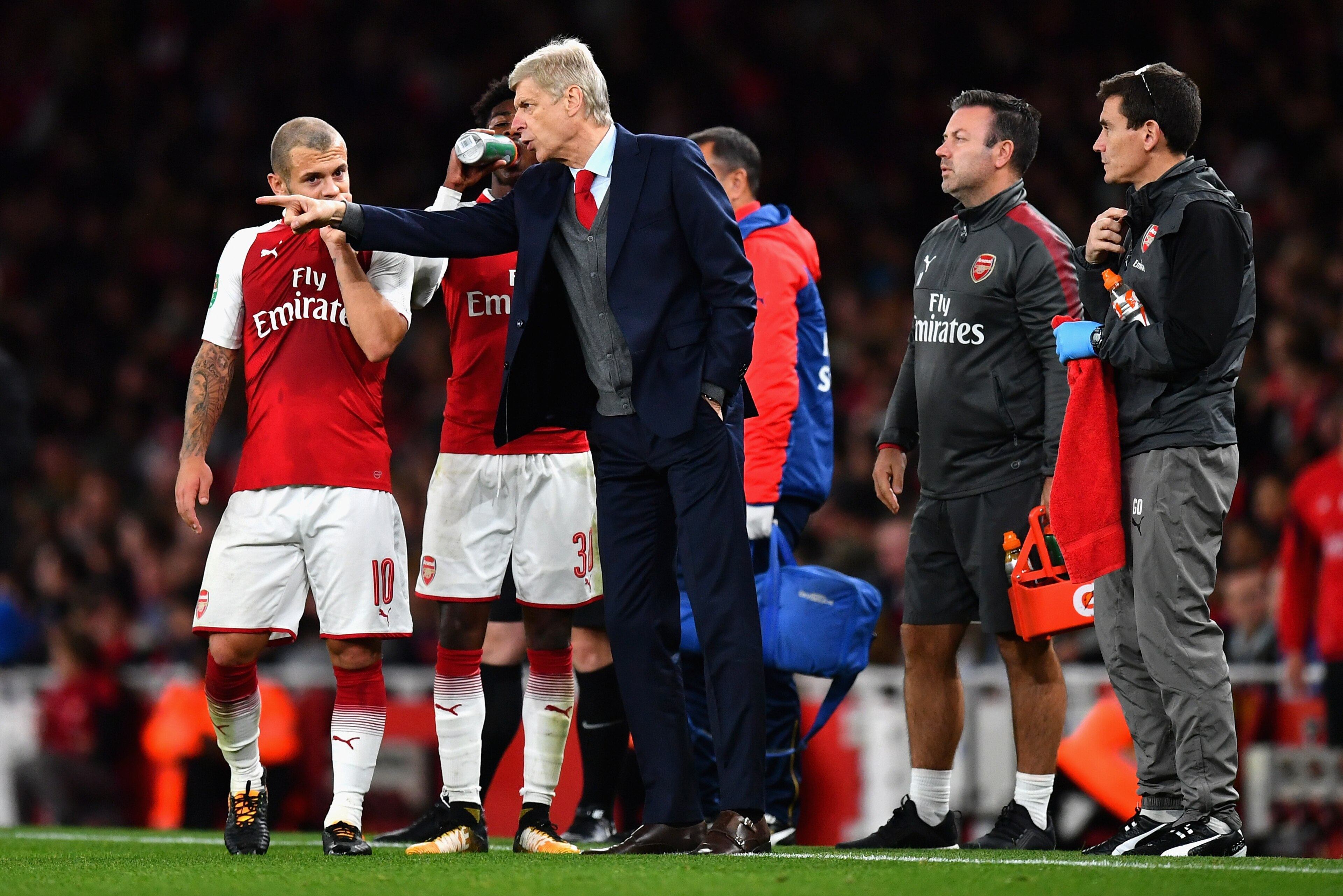LONDON, ENGLAND - SEPTEMBER 20:  Arsene Wenger, Manager of Arsenal speaks to Jack Wilshere of Arsenal during the Carabao Cup Third Round match between Arsenal and Doncaster Rovers at Emirates Stadium on September 20, 2017 in London, England.  (Photo by Da