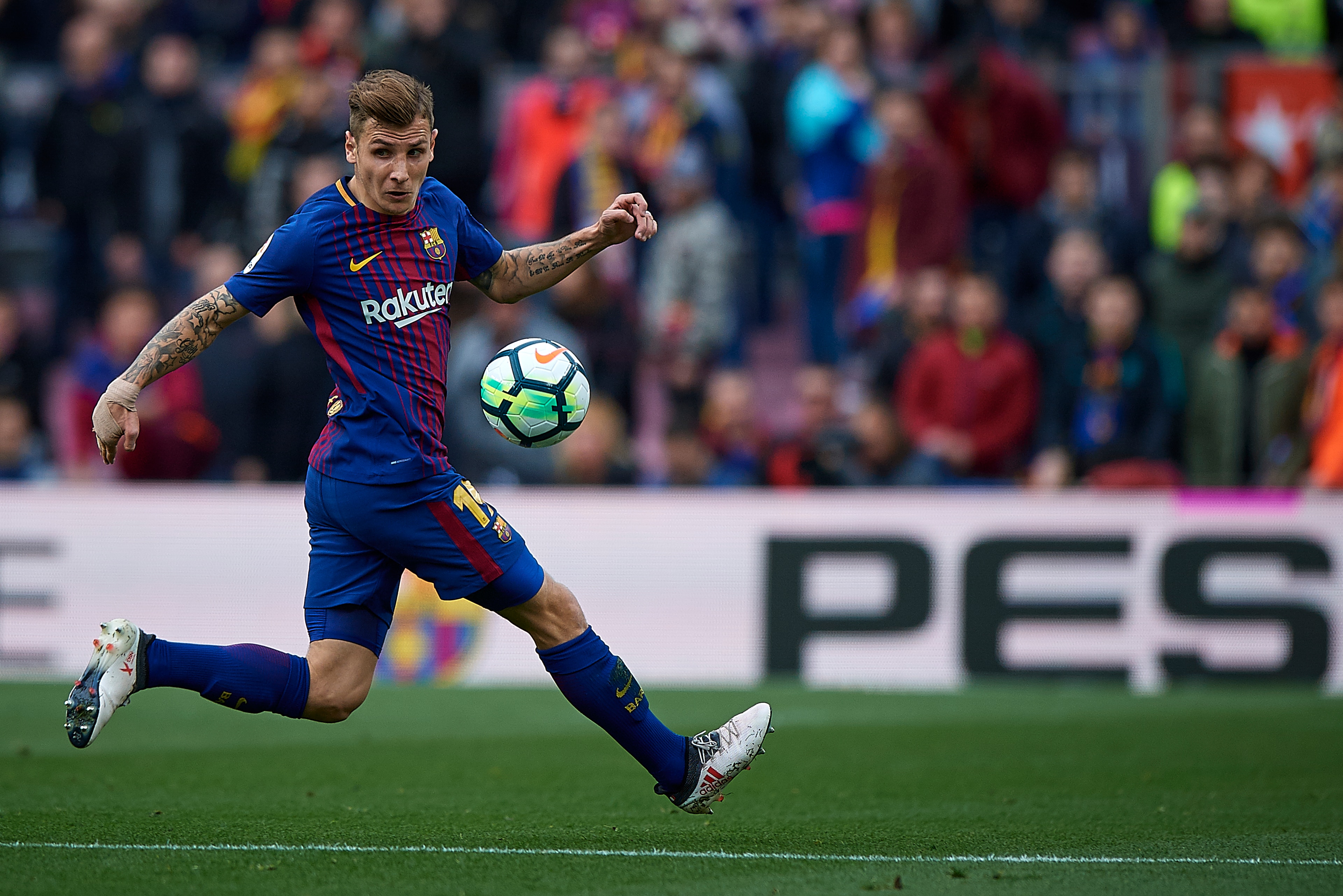BARCELONA, SPAIN - FEBRUARY 11: Lucas Digne of Barcelona in action during the La Liga match between Barcelona and Getafe at Camp Nou on February 11, 2018 in Barcelona, Spain. (Photo by Quality Sport Images/Getty Images) BARCELONA, SPAIN - FEBRUARY 11: Lucas Digne of Barcelona in action during the La Liga match between Barcelona and Getafe at Camp Nou on February 11, 2018 in Barcelona, Spain. (Photo by Quality Sport Images/Getty Images)