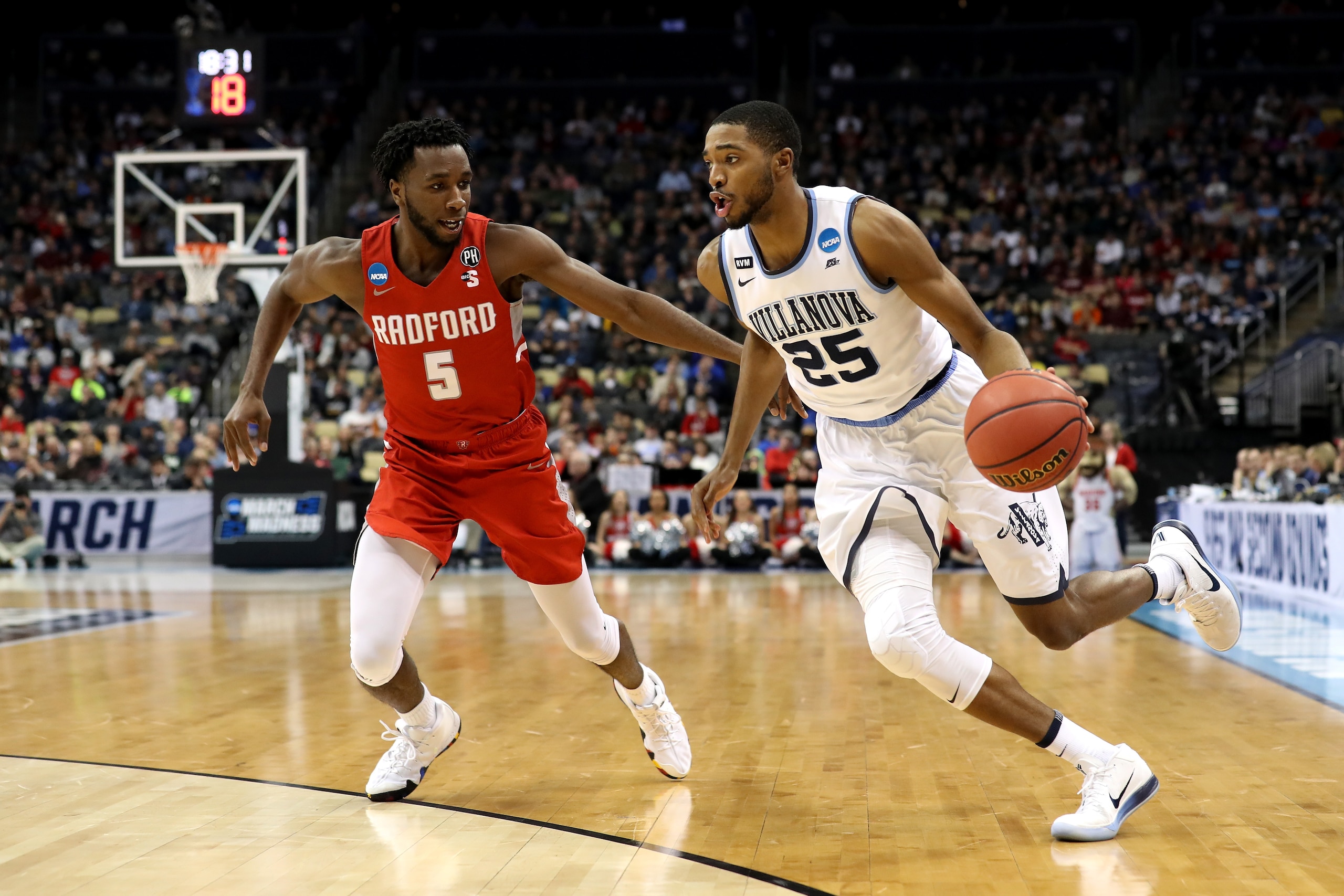 PITTSBURGH, PA - MARCH 15:  Mikal Bridges #25 of the Villanova Wildcats drives to the basket against Donald Hicks #5 of the Radford Highlanders during the second half of the game in the first round of the 2018 NCAA Men's Basketball Tournament at PPG PAINT
