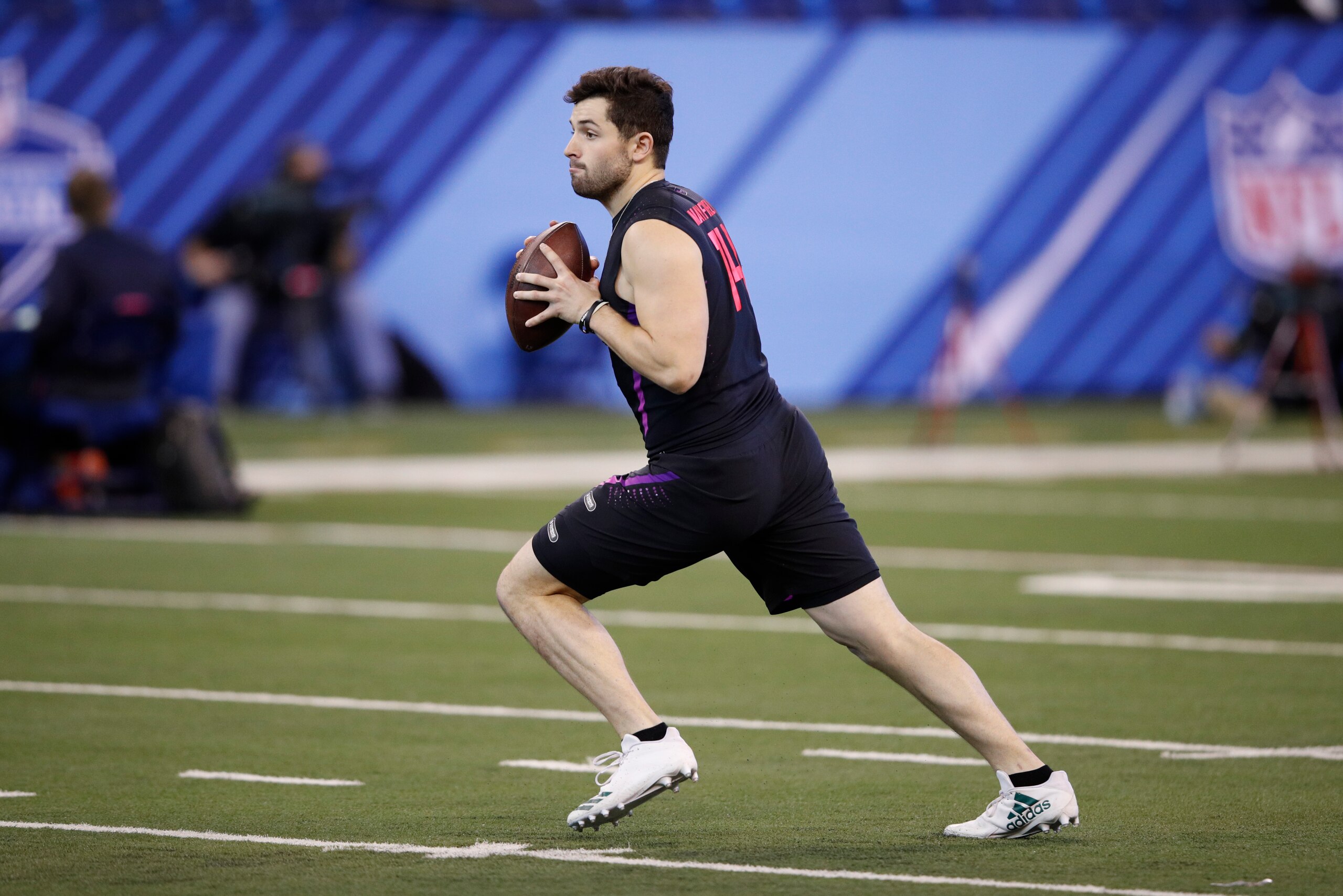 INDIANAPOLIS, IN - MARCH 03: Oklahoma quarterback Baker Mayfield throws during the NFL Combine at Lucas Oil Stadium on March 3, 2018 in Indianapolis, Indiana. (Photo by Joe Robbins/Getty Images)