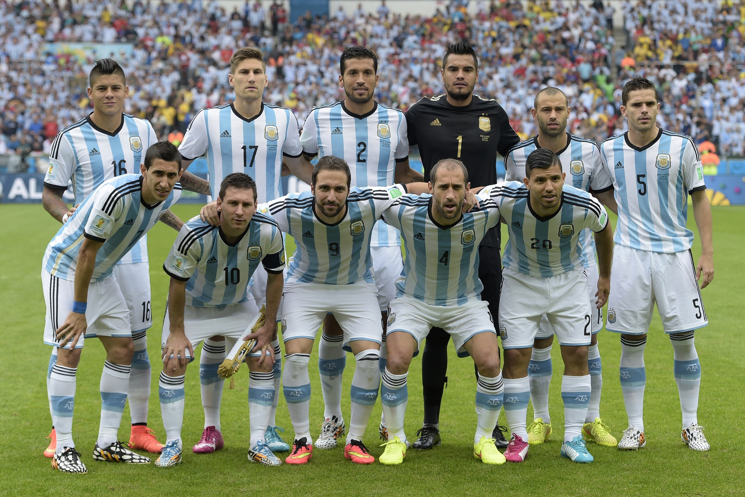 (L to R top) Argentina's defender Marcos Rojo, defender Federico Fernandez, defender Ezequiel Garay, goalkeeper Sergio Romero, midfielder Javier Mascherano and midfielder Fernando Gago  and (front L  to R)  midfielder Angel Di Maria, forward Lionel Messi 