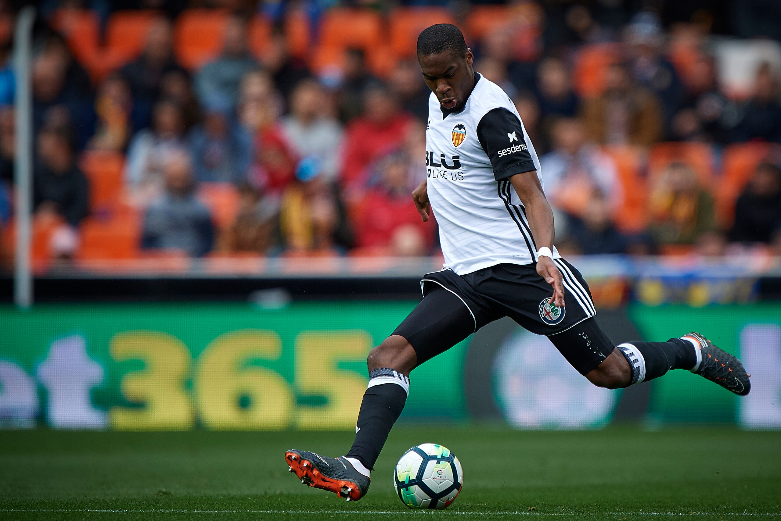 VALENCIA, SPAIN - MARCH 17:  Geoffrey Kondogbia of Valencia in action during the La Liga match between Valencia and Deportivo Alaves at Mestalla stadium on March 17, 2018 in Valencia, Spain.  (Photo by Quality Sport Images/Getty Images)