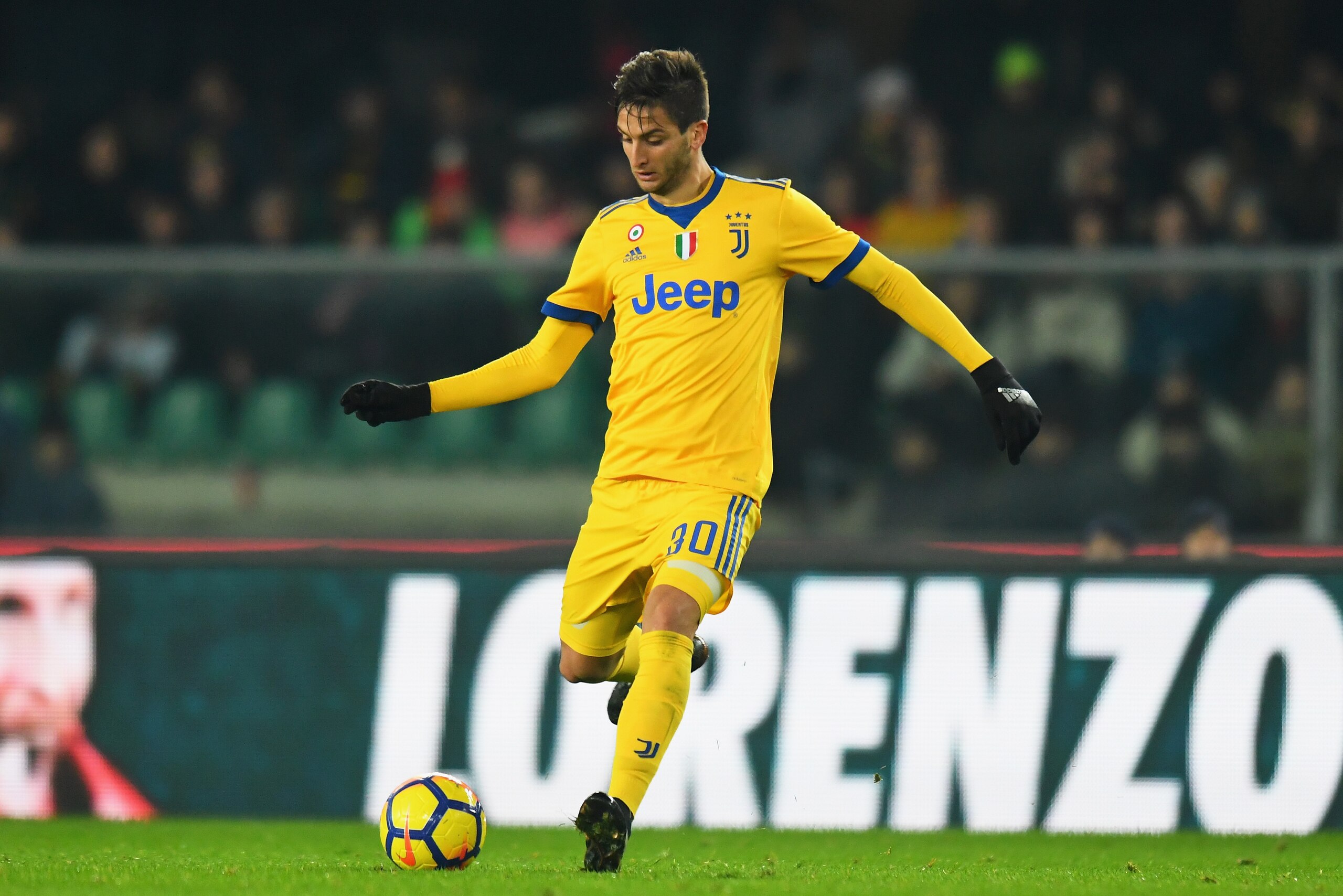 VERONA, ITALY - DECEMBER 30:  Colman Rodrigo Bentancur of Juventus in action during the serie A match between Hellas Verona FC and Juventus at Stadio Marc'Antonio Bentegodi on December 30, 2017 in Verona, Italy.  (Photo by Alessandro Sabattini/Getty Image