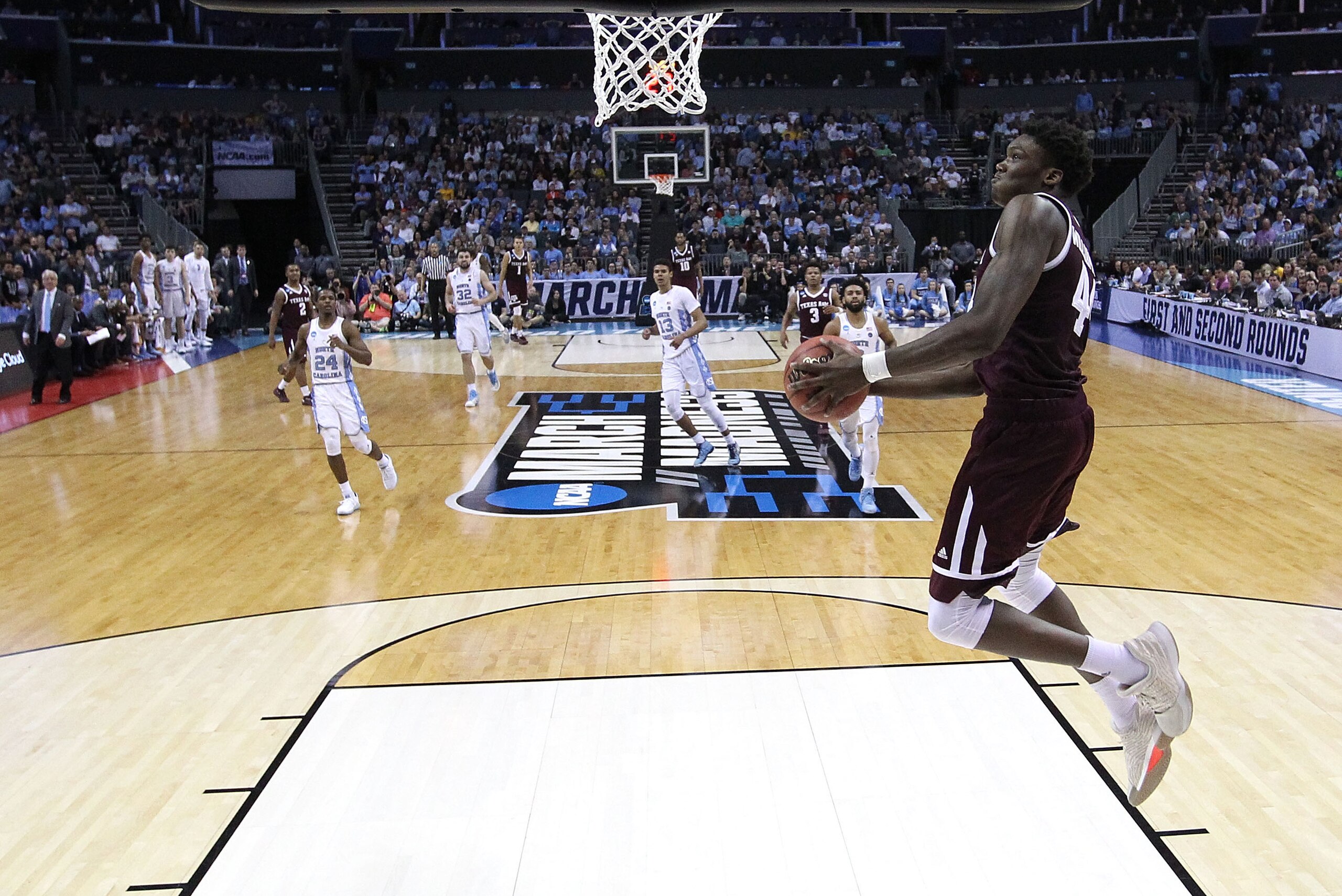 CHARLOTTE, NC - MARCH 18:  Robert Williams #44 of the Texas A&M Aggies dunks on the North Carolina Tar Heels during the second round of the 2018 NCAA Men's Basketball Tournament at Spectrum Center on March 18, 2018 in Charlotte, North Carolina.  (Photo by