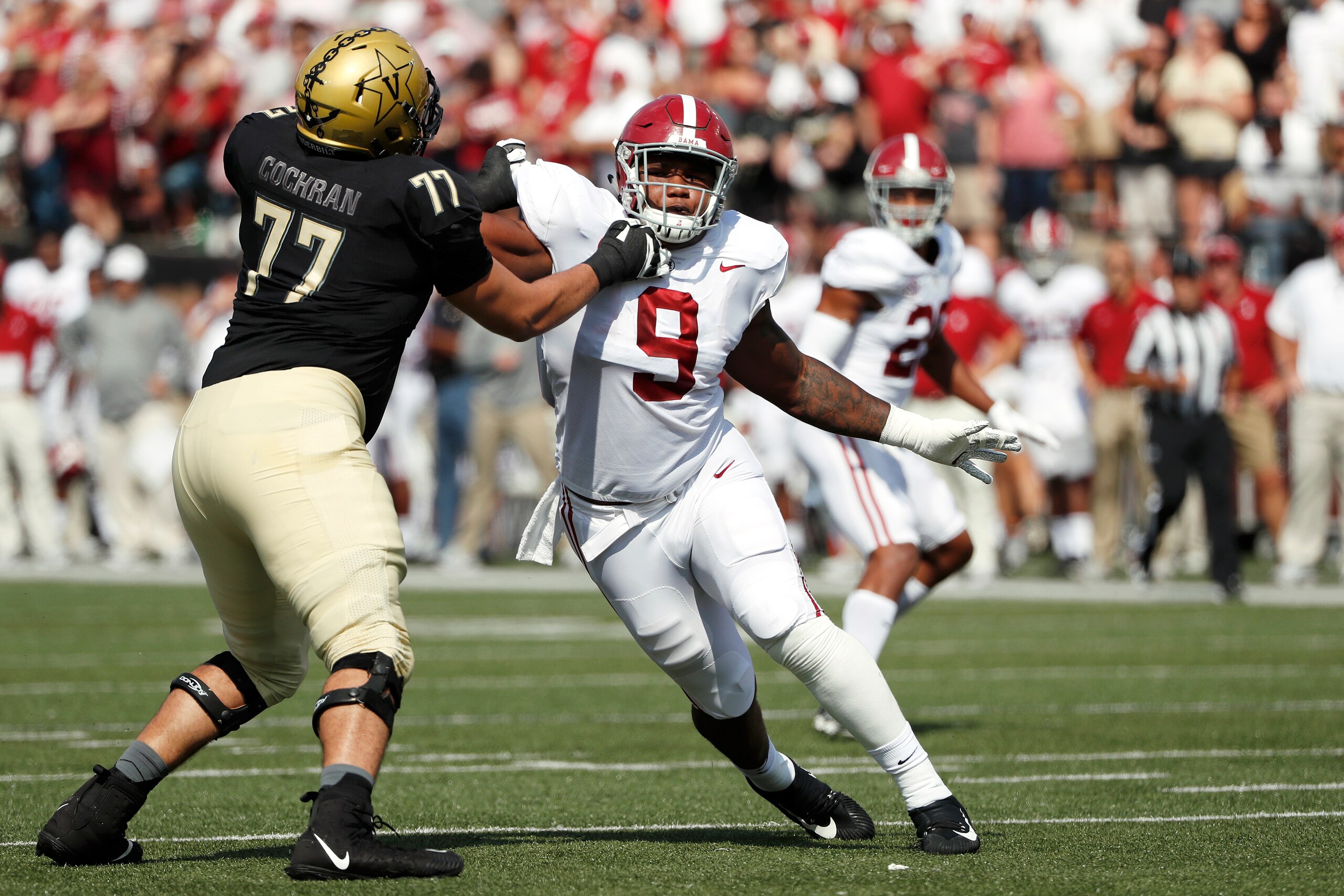 NASHVILLE, TN - SEPTEMBER 23: Da'Shawn Hand #9 of the Alabama Crimson Tide in action during a game against the Vanderbilt Commodores at Vanderbilt Stadium on September 23, 2017 in Nashville, Tennessee. Alabama won 59-0. (Photo by Joe Robbins/Getty Images)