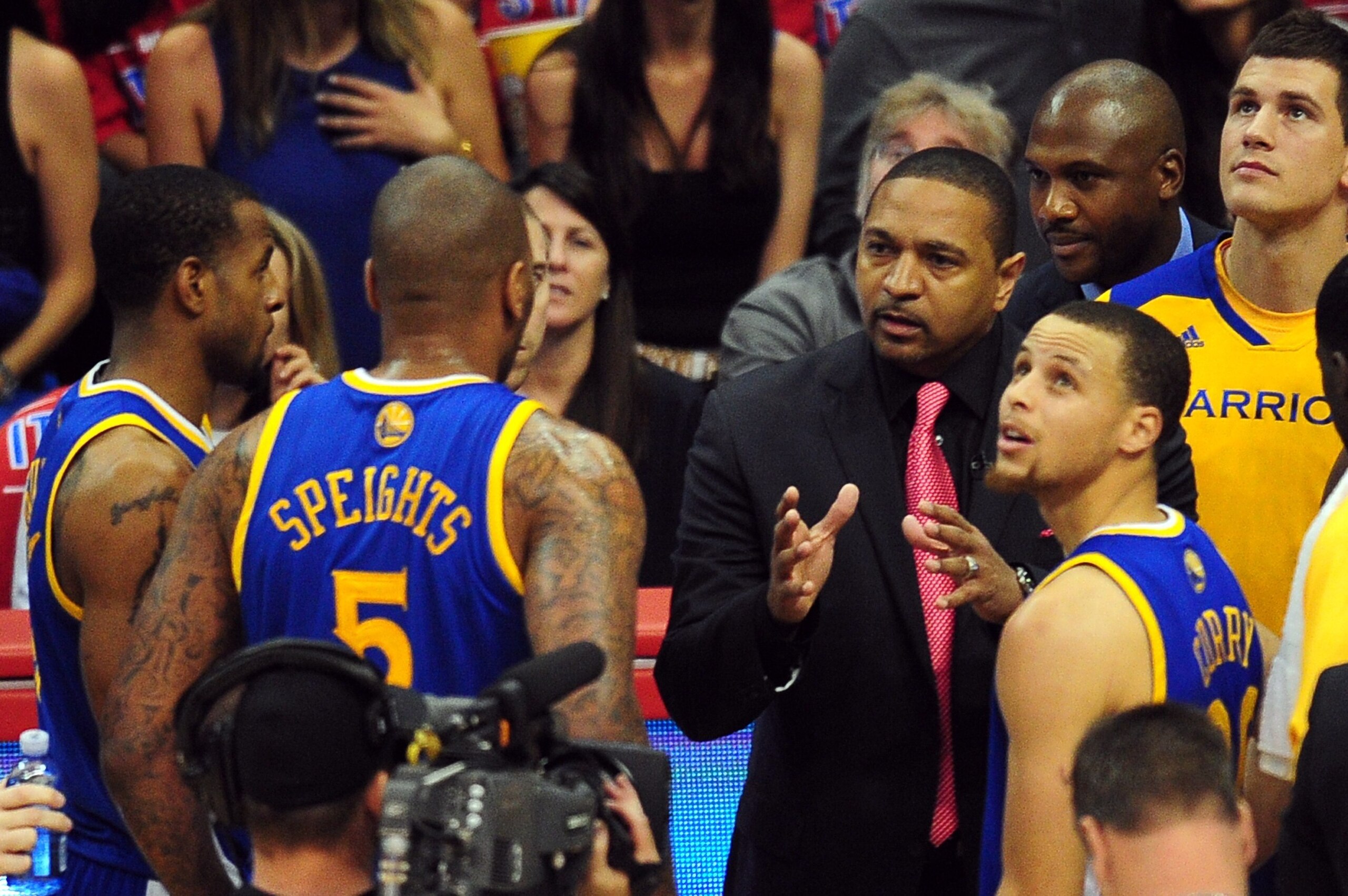 Golden State Warriors coach Mark Jackson has a word with his players between the action against the Los Angeles Clippers during game 7 of their NBA first round series on May 3, 2014 in Los Angeles, California. AFP PHOTO / Frederic J. BROWN (Photo Golden State Warriors coach Mark Jackson has a word with his players between the action against the Los Angeles Clippers during game 7 of their NBA first round series on May 3, 2014 in Los Angeles, California. AFP PHOTO / Frederic J. BROWN (Photo