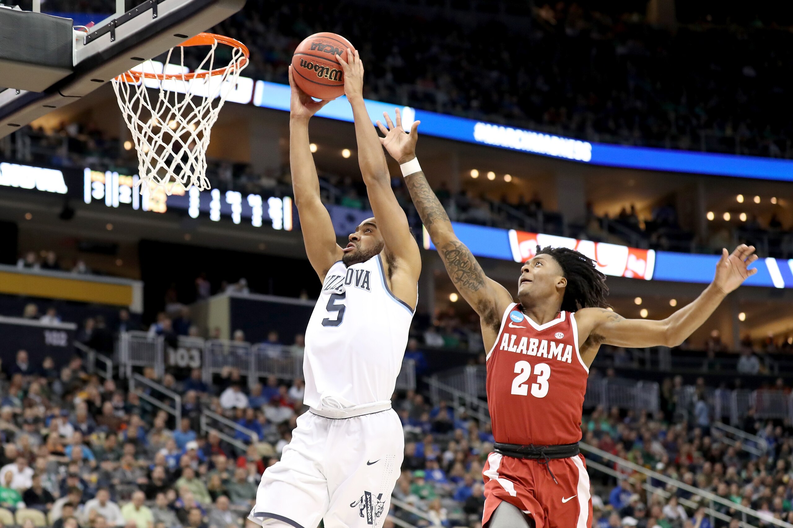 PITTSBURGH, PA - MARCH 17:  Phil Booth #5 of the Villanova Wildcats dunks the ball against John Petty #23 of the Alabama Crimson Tide during the second half in the second round of the 2018 NCAA Men's Basketball Tournament at PPG PAINTS Arena on March 17, 