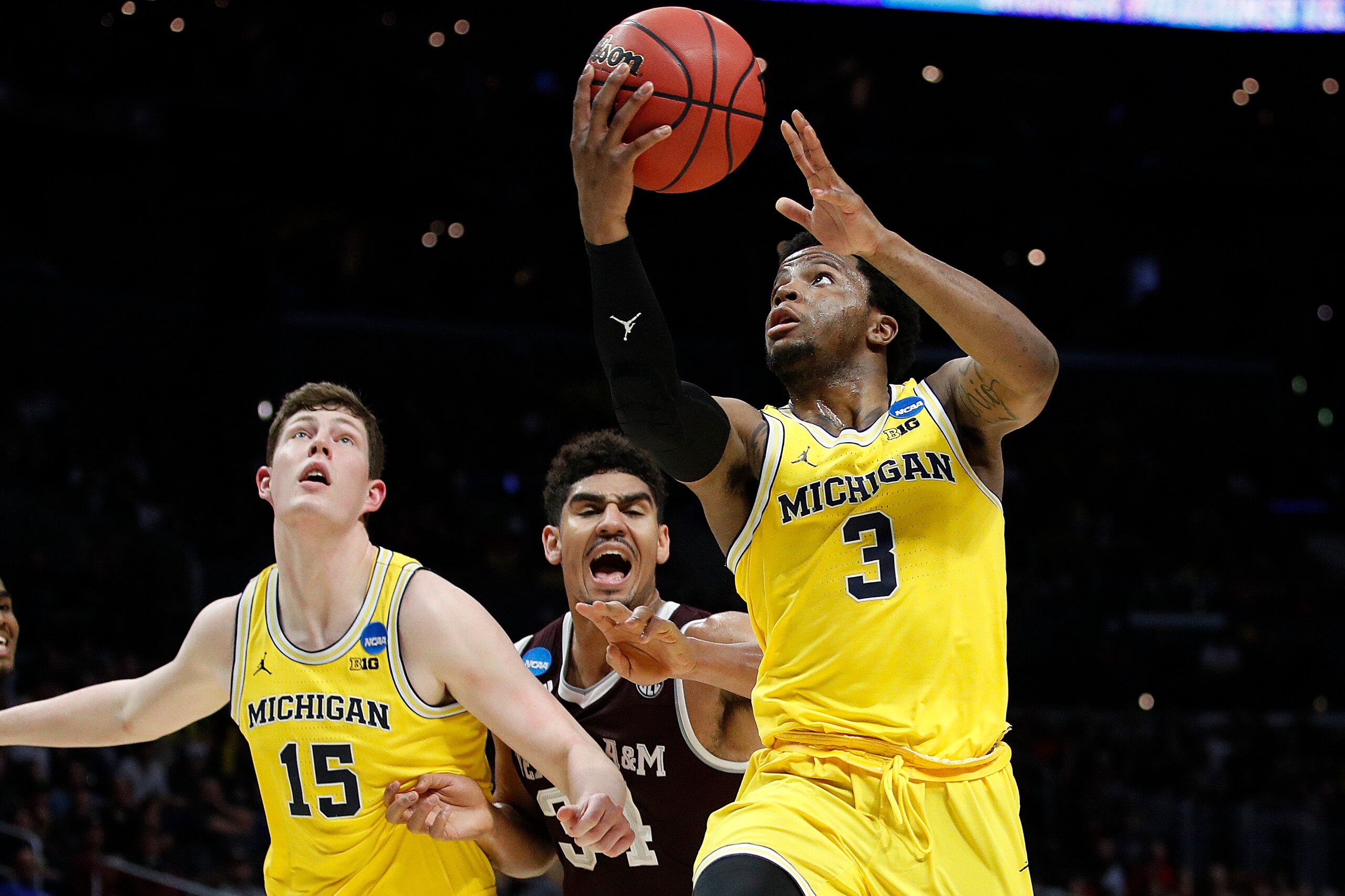Zavier Simpson (3) had six of Michigan's 12 steals.