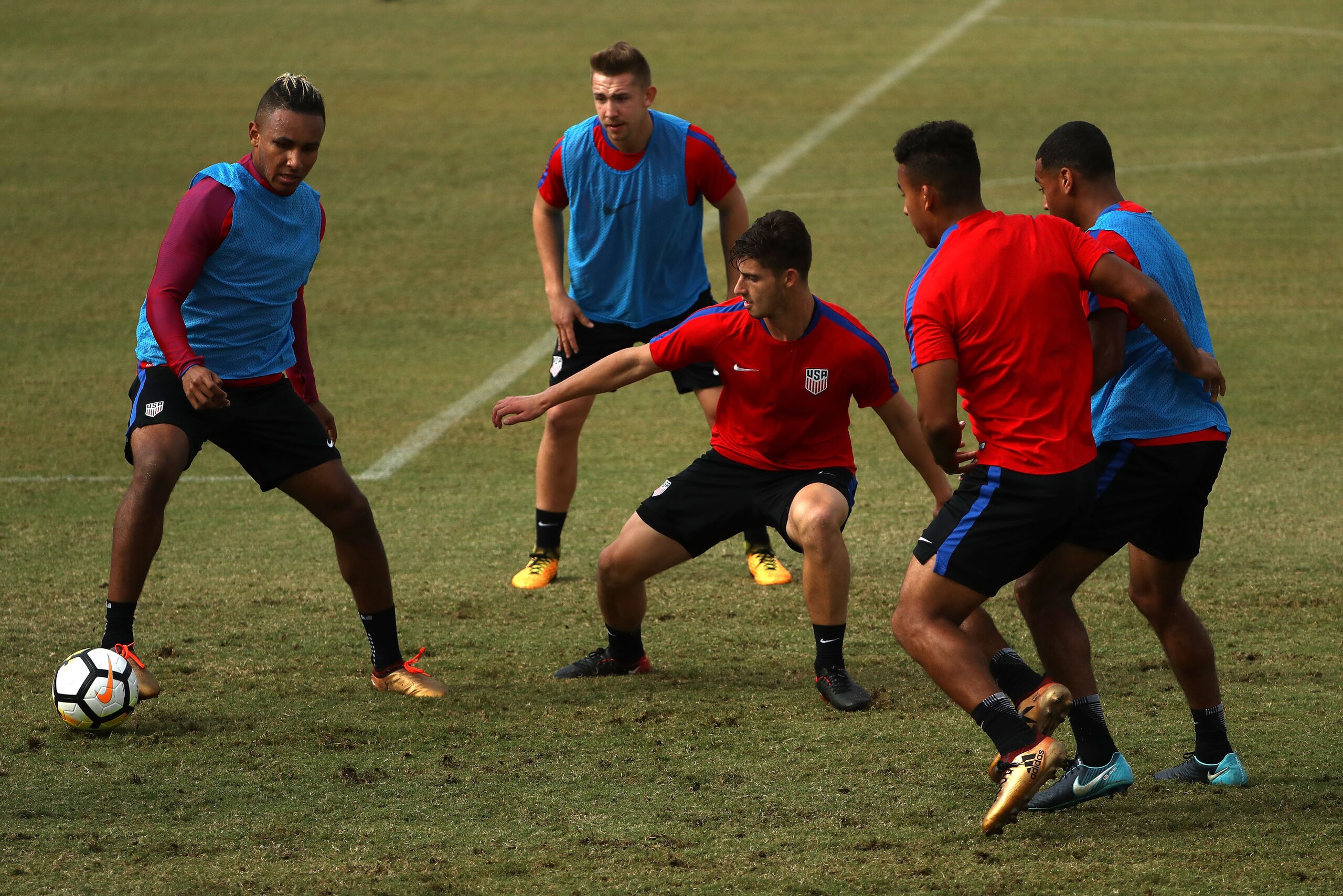 CARSON, CA - JANUARY 19: (L-R) Juan Agudelo, Russell Canouse, Ian Harkes, Brandon Vincent and Tyler Adams of the U.S. Men's National Soccer Team pass the ball during training at StubHub Center on January 19, 2018 in Carson, California.  (Photo by Victor D
