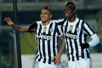 Juventus' midfielder Arturo Vidal (L) celebrates after scoring with Juventus Midfielder Paul Pogba during the Italian Serie A football match Atalanta Vs Juventus on December 22, 2013 in the Atleti Azzurri D'Italia stadium in Bergamo.  AFP PHOTO / MARCO BE