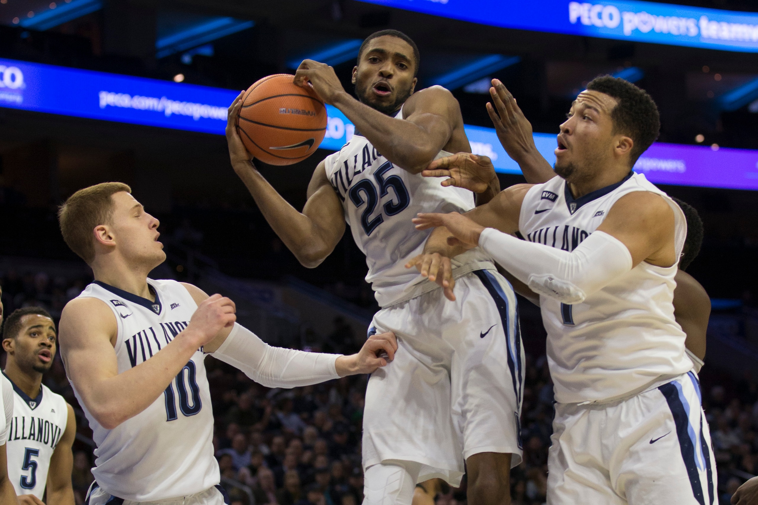 PHILADELPHIA, PA - JANUARY 23: Mikal Bridges #25 of the Villanova Wildcats grabs a rebound in front of teammates Donte DiVincenzo #10 and Jalen Brunson #1 against the Providence Friars at the Wells Fargo Center on January 23, 2018 in Philadelphia, Pennsyl PHILADELPHIA, PA - JANUARY 23: Mikal Bridges #25 of the Villanova Wildcats grabs a rebound in front of teammates Donte DiVincenzo #10 and Jalen Brunson #1 against the Providence Friars at the Wells Fargo Center on January 23, 2018 in Philadelphia, Pennsyl