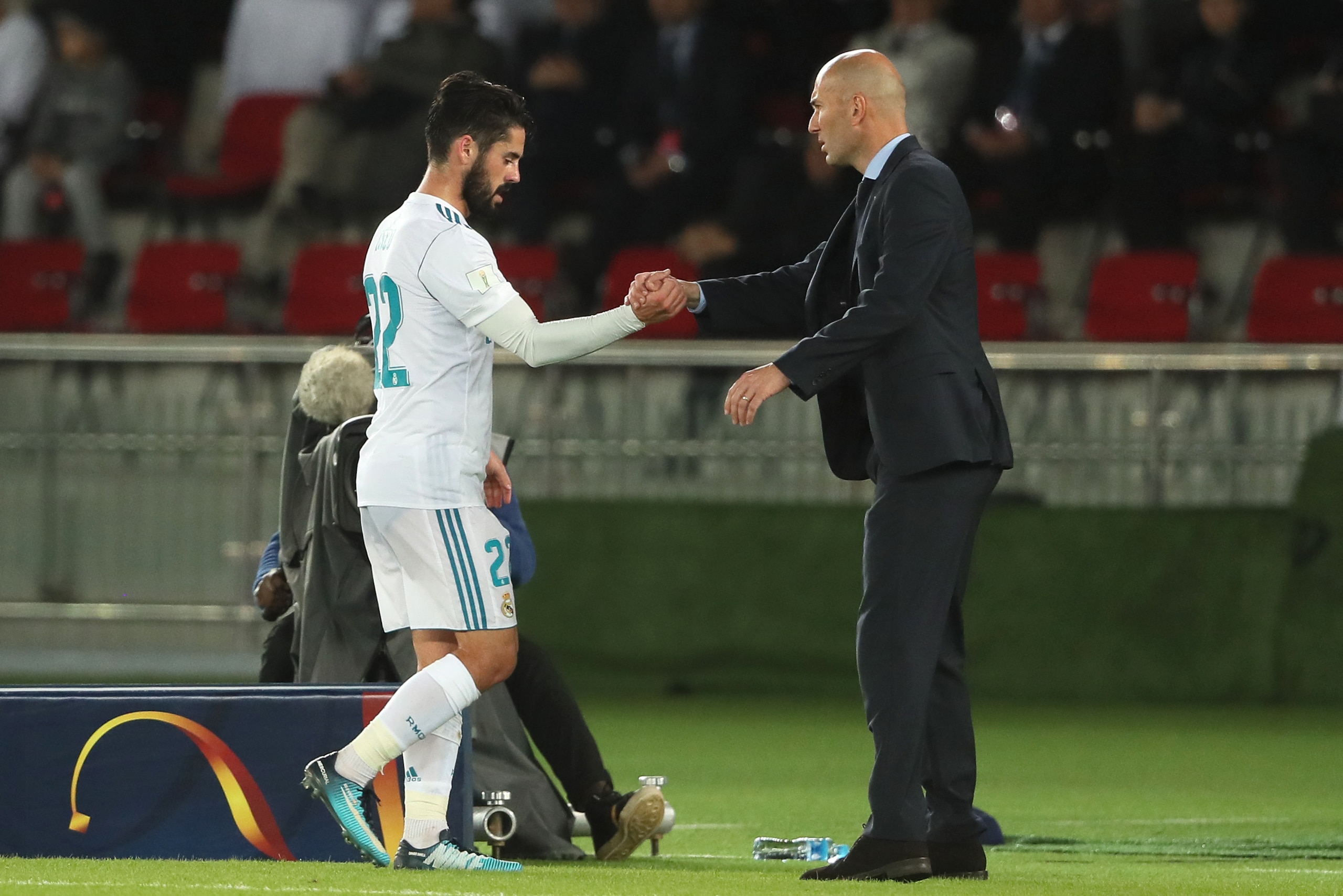 ABU DHABI, UNITED ARAB EMIRATES - DECEMBER 16:  Isco of Real Madrid is substituted by Real Madrid Head Coach / Manager Zinedine Zidane during the FIFA Club World Cup UAE 2017 final match between Gremio and Real Madrid CF at Zayed Sports City Stadium on De
