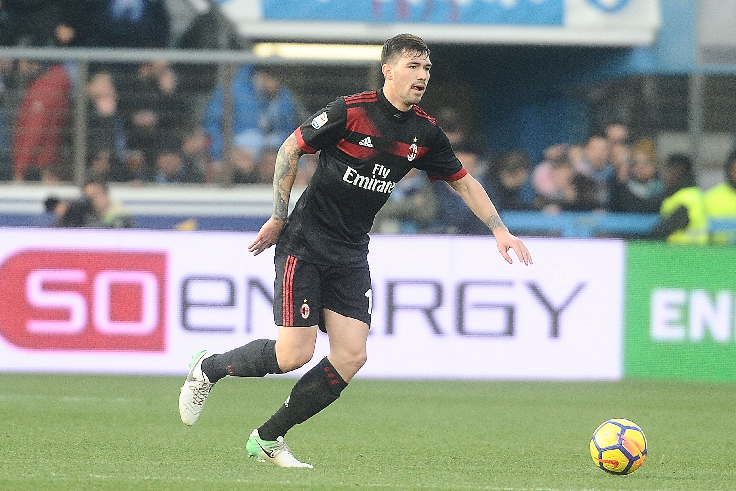 FERRARA, ITALY - FEBRUARY 10:  Alessio Romagnoli of AC Milan in action during the serie A match between Spal and AC Milan at Stadio Paolo Mazza on February 10, 2018 in Ferrara, Italy.  (Photo by Mario Carlini / Iguana Press/Getty Images)